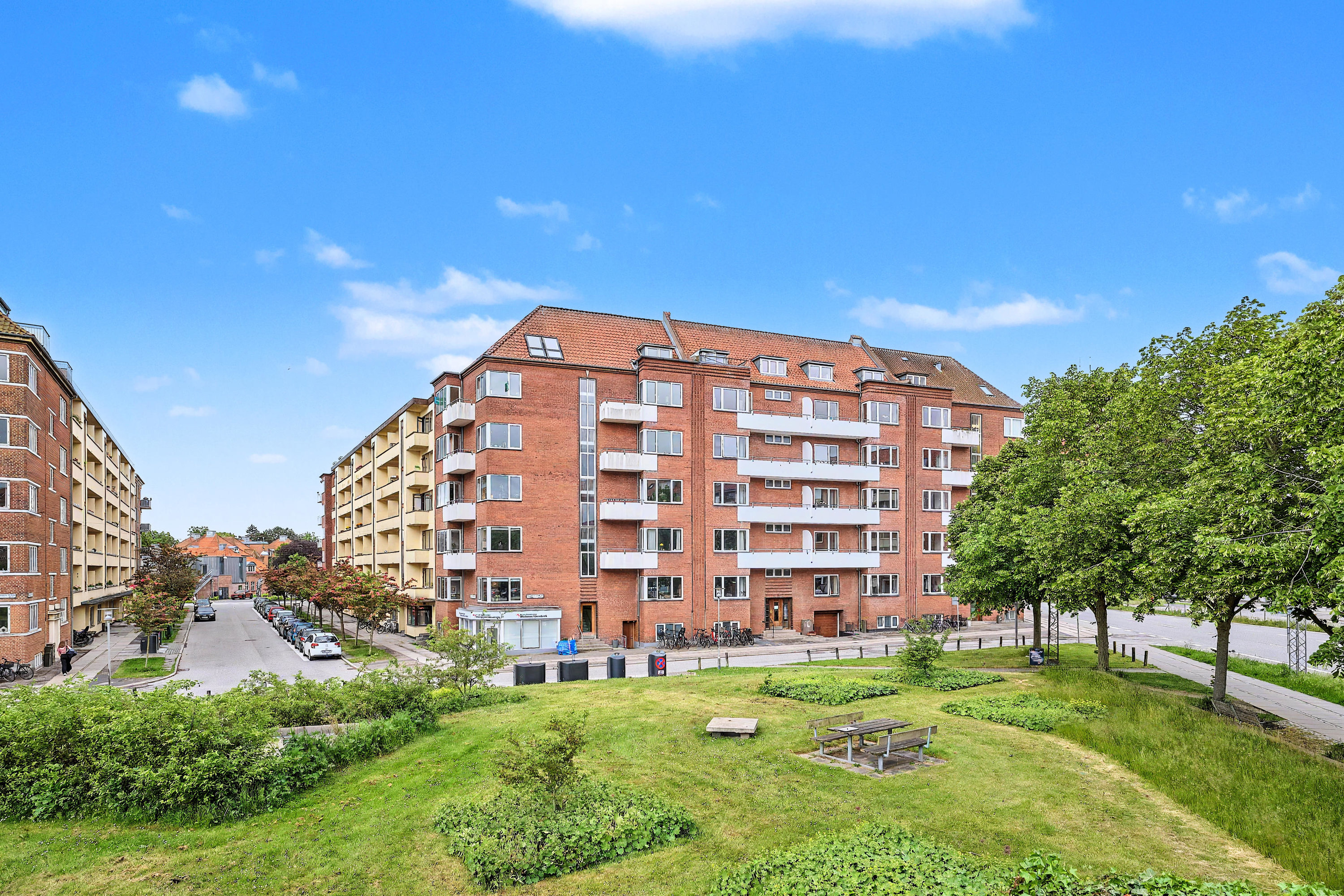 Fremhævet facade billede i fuldskærmstilstand. Billede af Harald Jensens Plads 17, 4. tv., 8000 Aarhus C