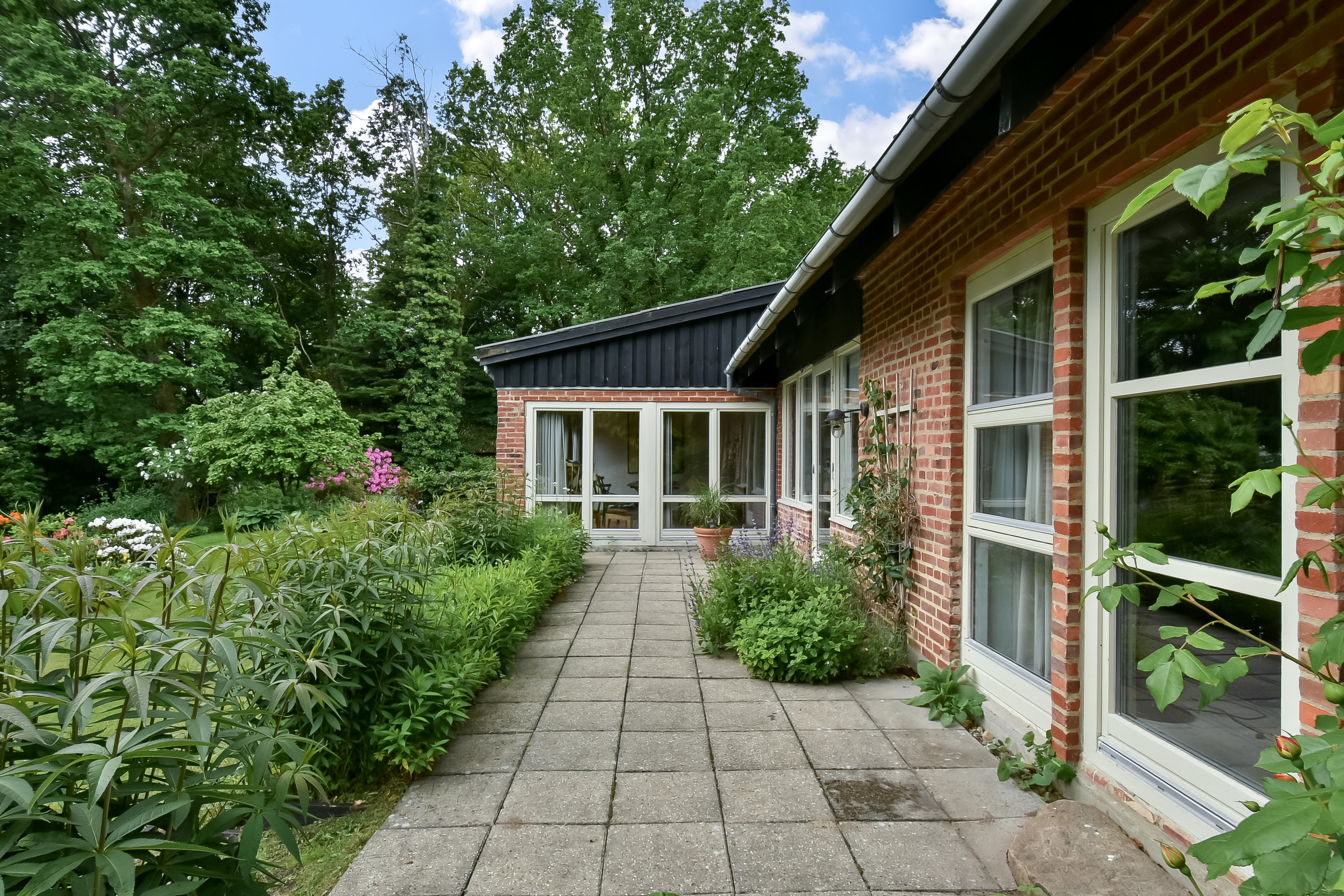 Fremhævet terrasse billede i fuldskærmstilstand. Billede af Skjernvej 121, Skarrild, 6933 Kibæk