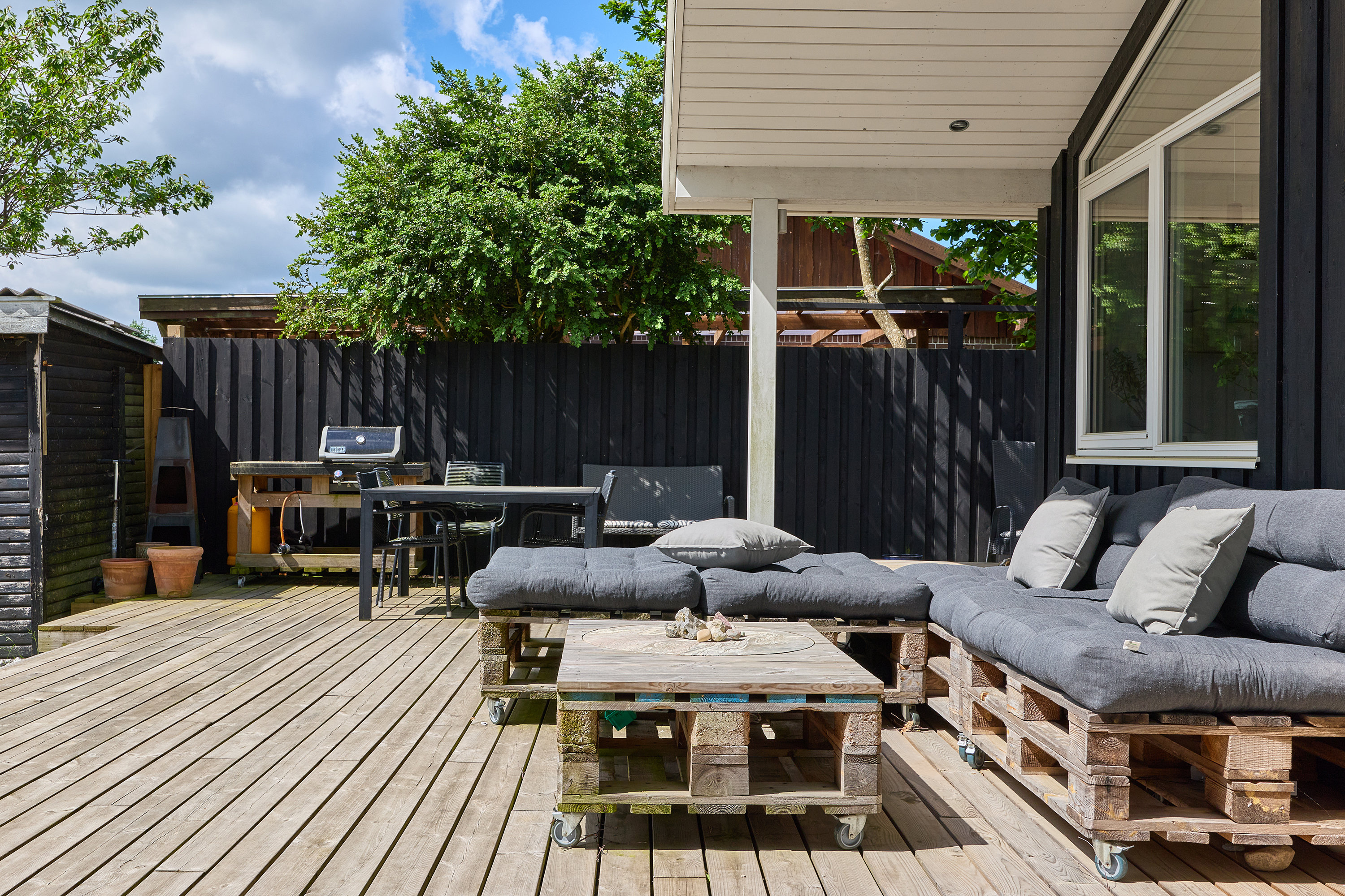 Fremhævet terrasse billede i fuldskærmstilstand. Billede af Jørgensvej 22, 3210 Vejby