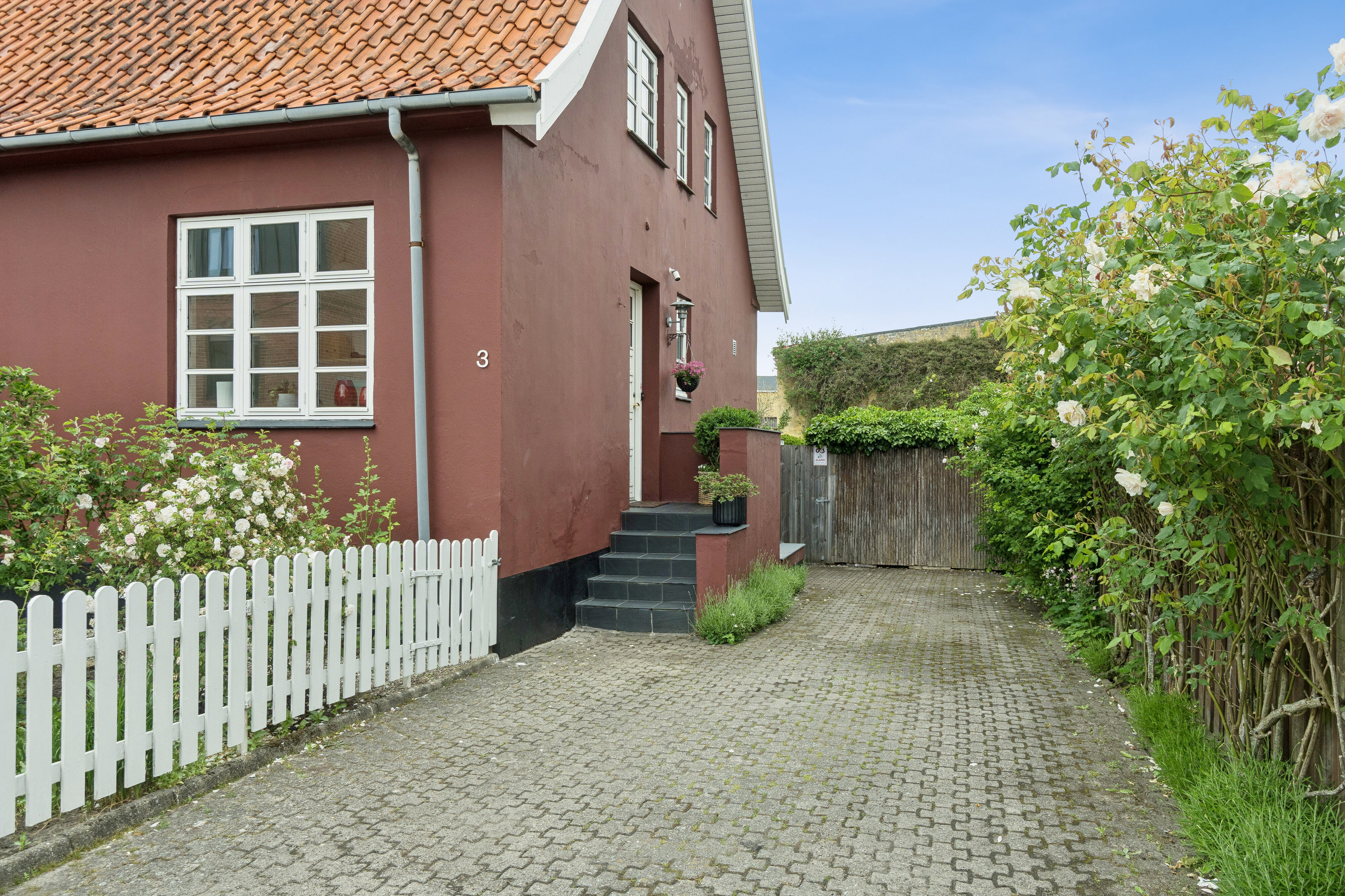 Fremhævet udendørs billede i fuldskærmstilstand. Billede af Præstestræde 3, 4700 Næstved