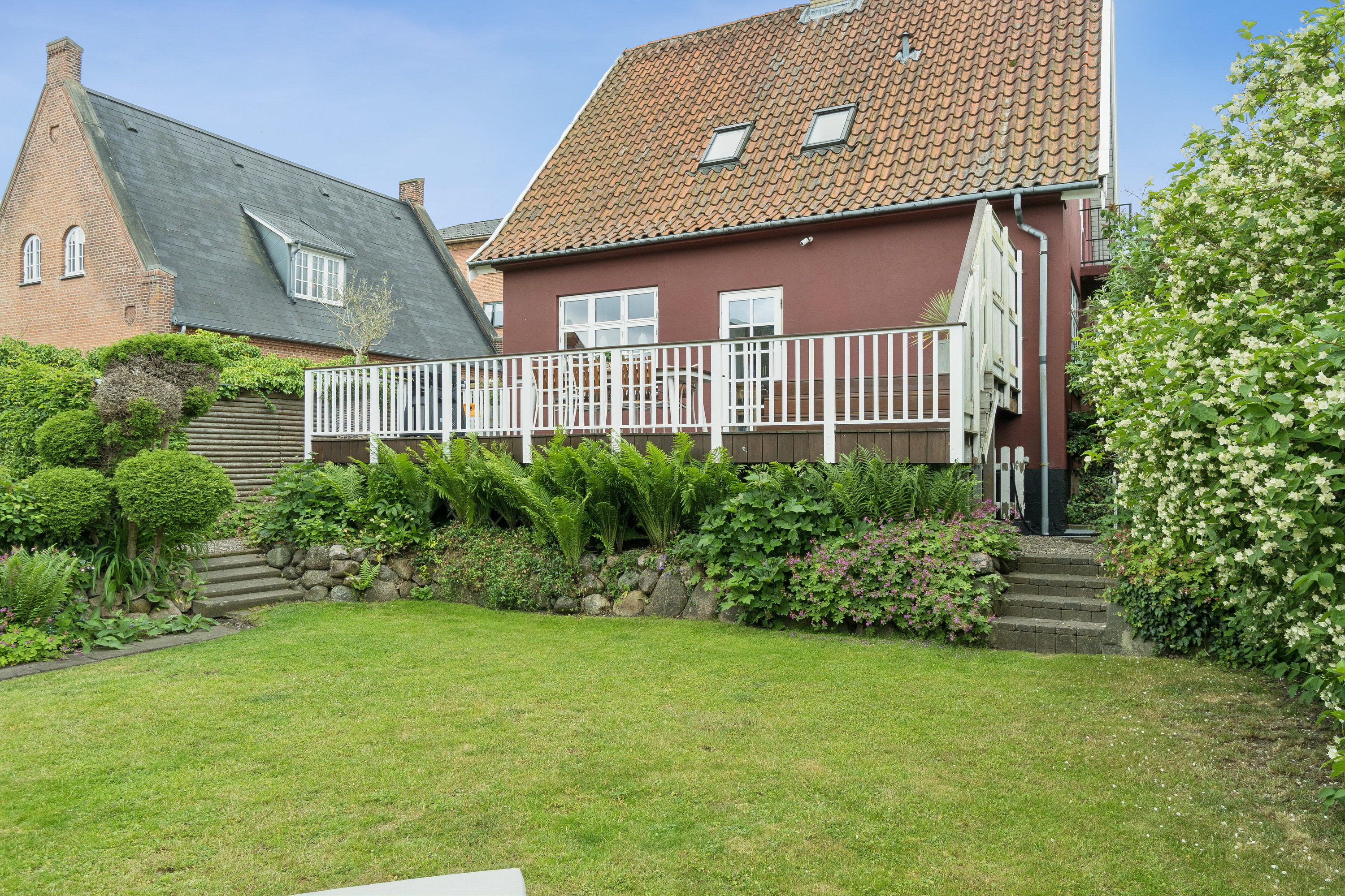 Fremhævet set fra haven billede i fuldskærmstilstand. Billede af Præstestræde 3, 4700 Næstved