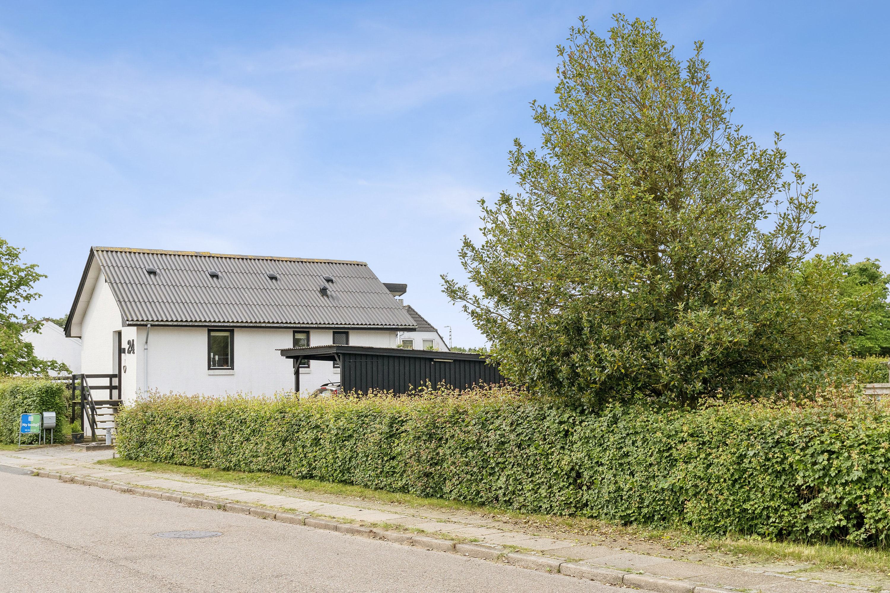 Fremhævet set fra vejen billede i fuldskærmstilstand. Billede af Baldersvej 24, 9800 Hjørring