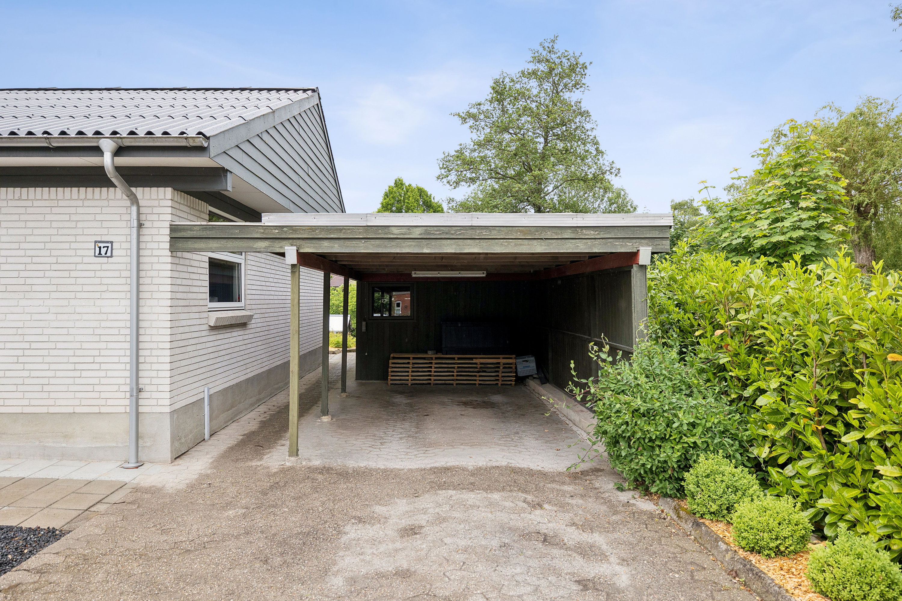 Fremhævet carport billede i fuldskærmstilstand. Billede af Engvej 17, 9500 Hobro