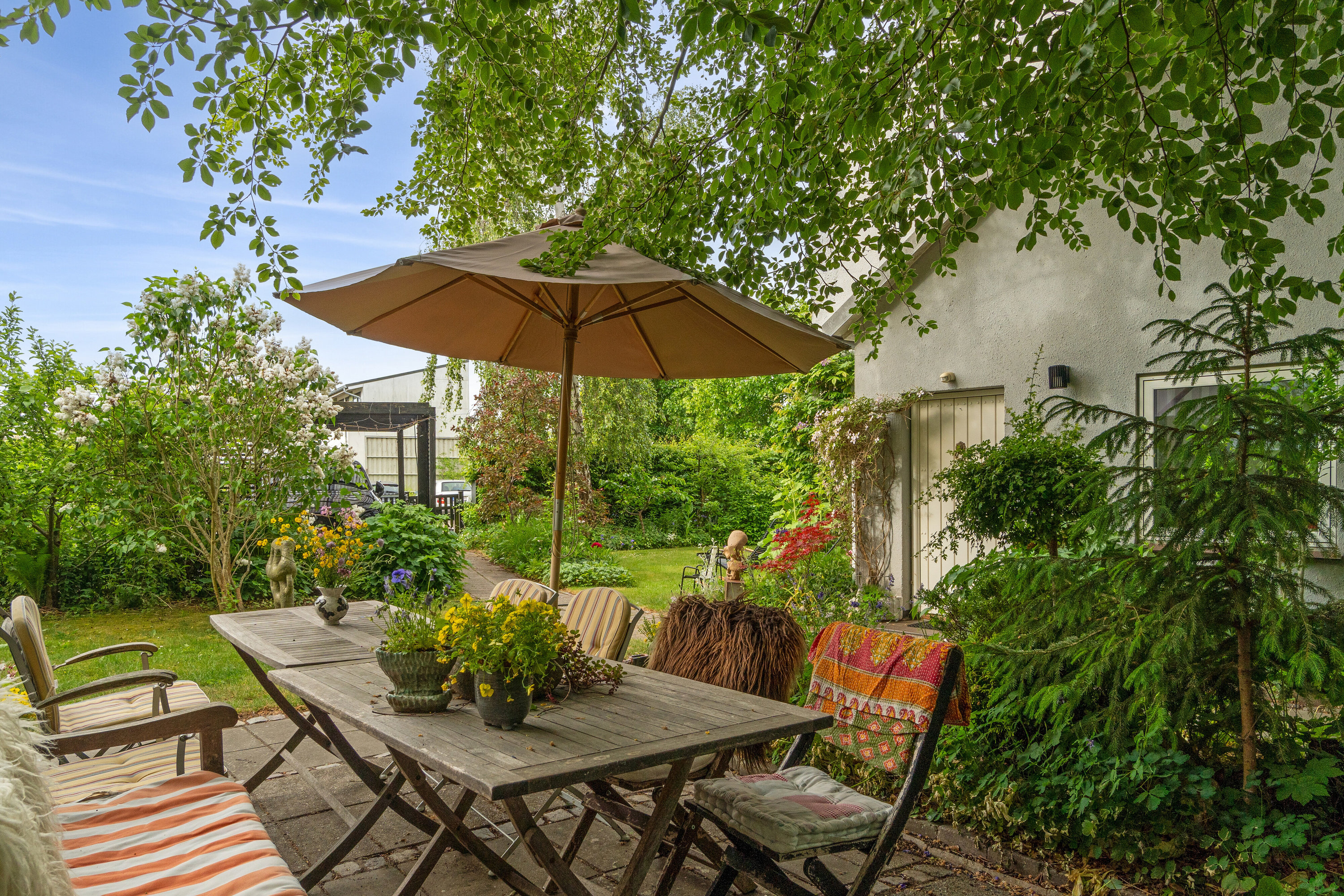 Fremhævet overdækket terrasse billede i fuldskærmstilstand. Billede af Blomsterkrogen 21, 2620 Albertslund
