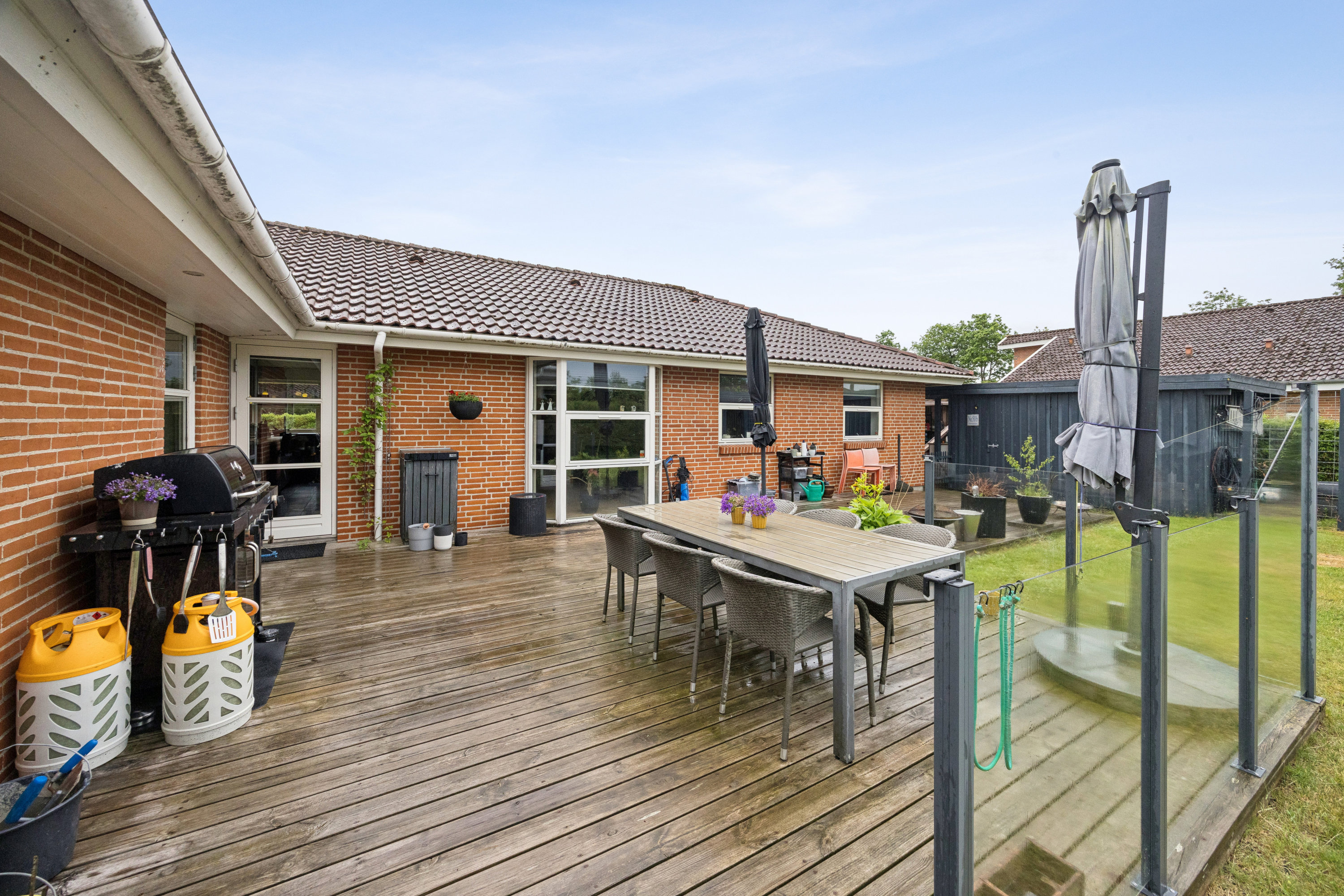 Fremhævet terrasse billede i fuldskærmstilstand. Billede af Hegely 174, 9320 Hjallerup