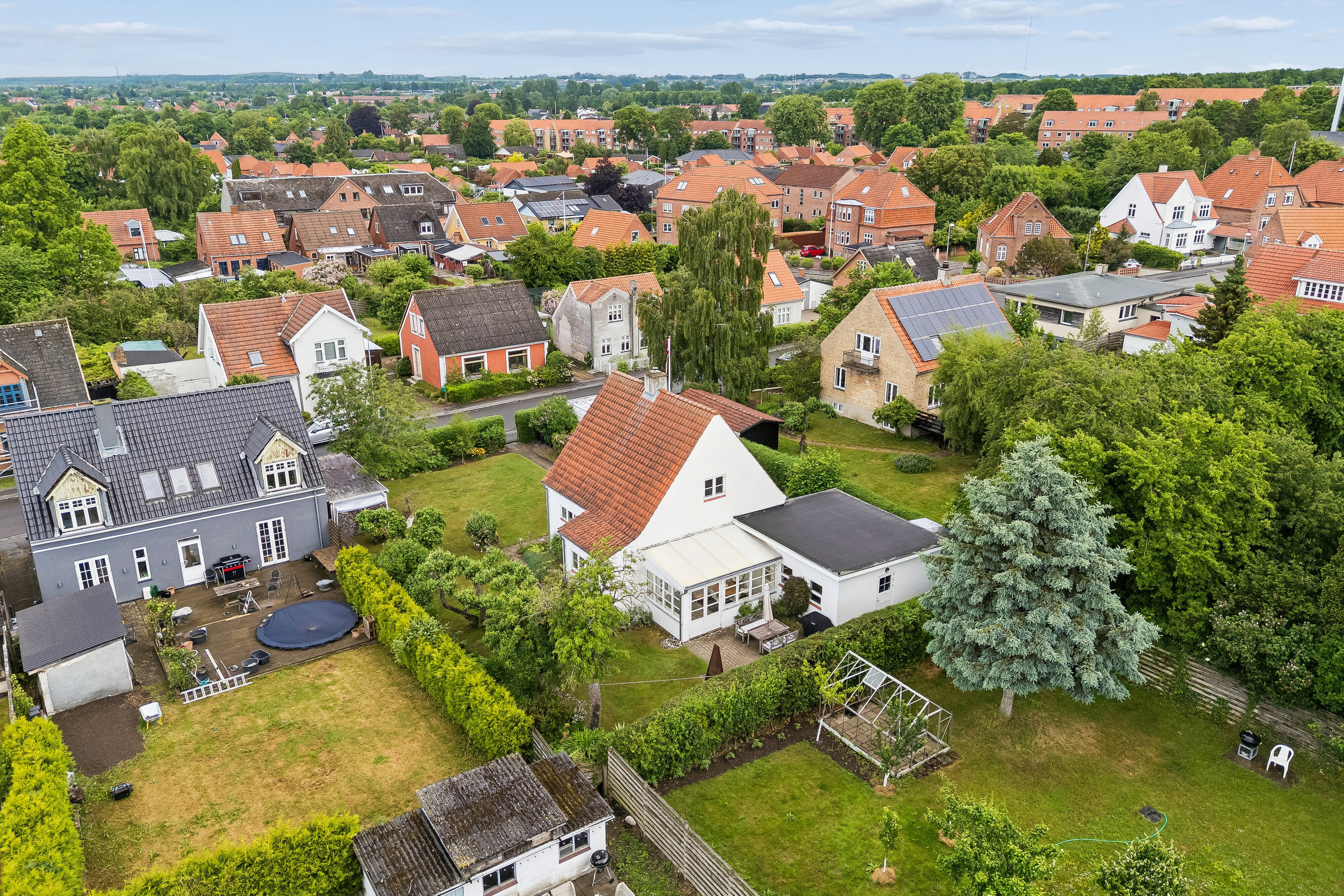 Fremhævet set fra haven billede i fuldskærmstilstand. Billede af Fixvej 20, 4700 Næstved