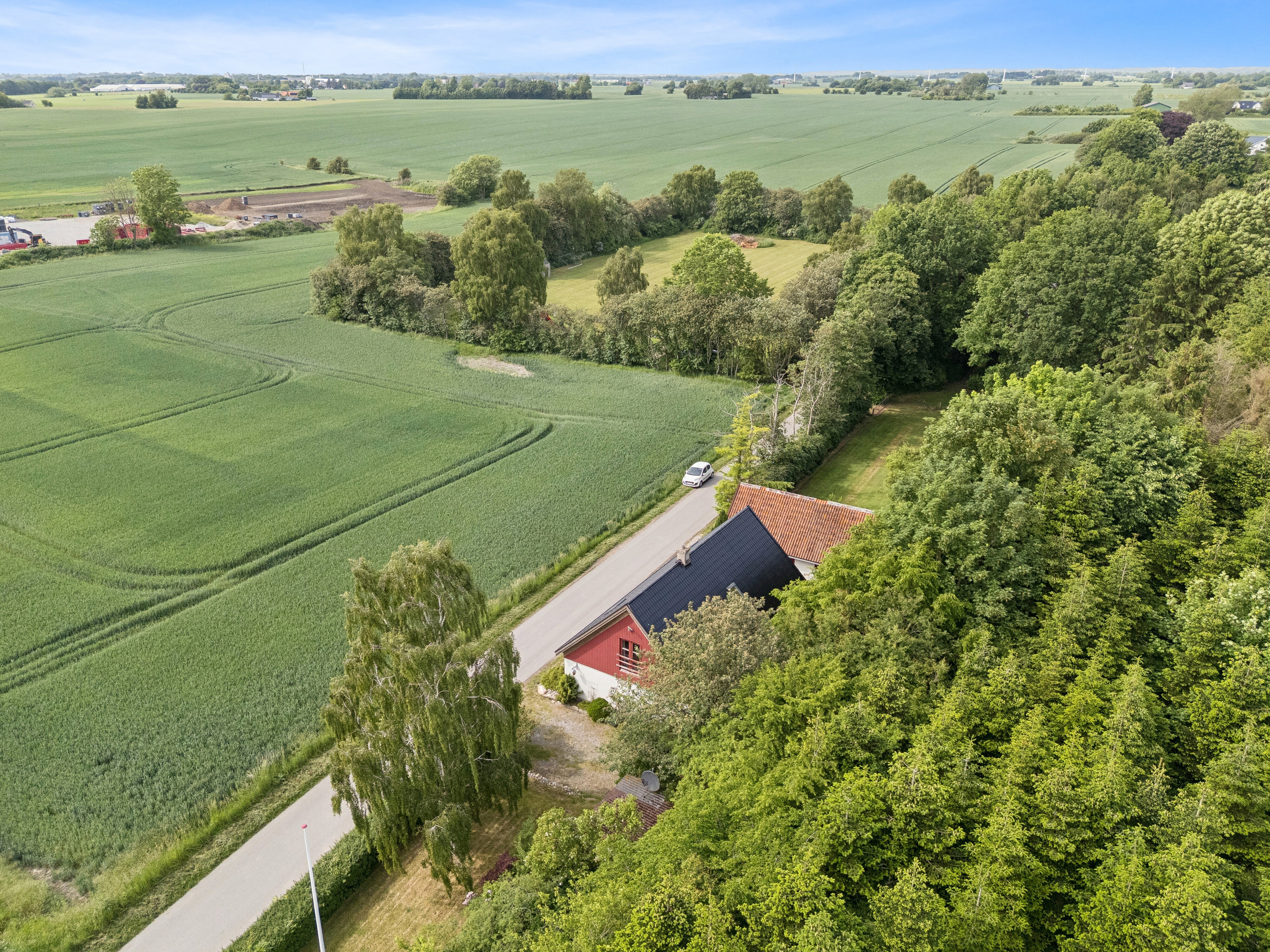 Fremhævet set fra vejen billede i fuldskærmstilstand. Billede af Jellingevej 4, Hyllested, 4261 Dalmose