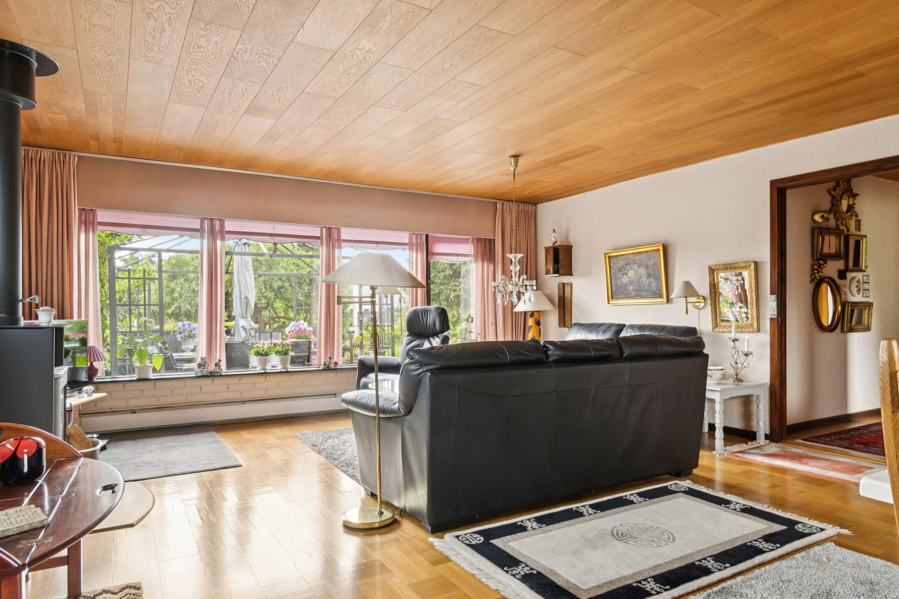 Fremhævet stue billede i fuldskærmstilstand. Billede af Kjærvej 24, 4700 Næstved