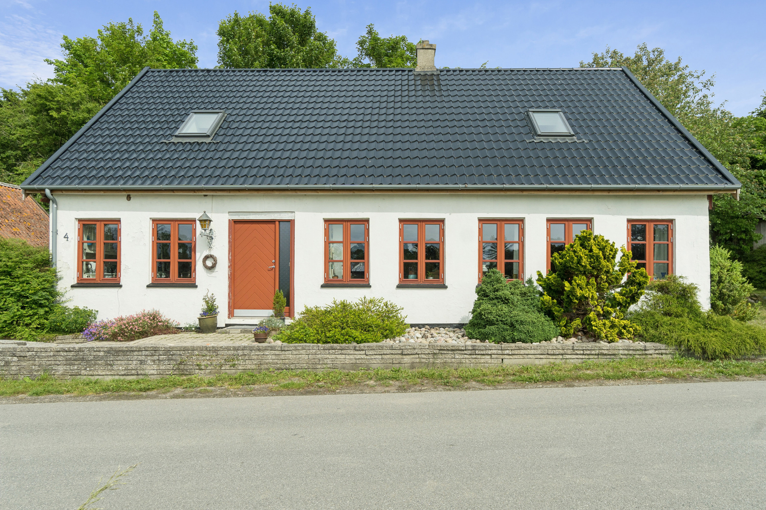 Fremhævet set fra vejen billede i fuldskærmstilstand. Billede af Jellingevej 4, Hyllested, 4261 Dalmose
