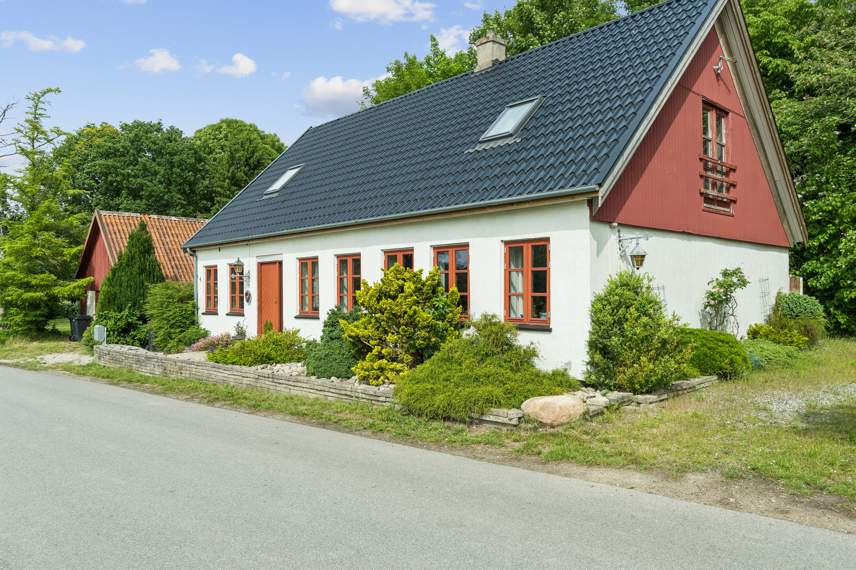 Fremhævet set fra vejen billede i fuldskærmstilstand. Billede af Jellingevej 4, Hyllested, 4261 Dalmose