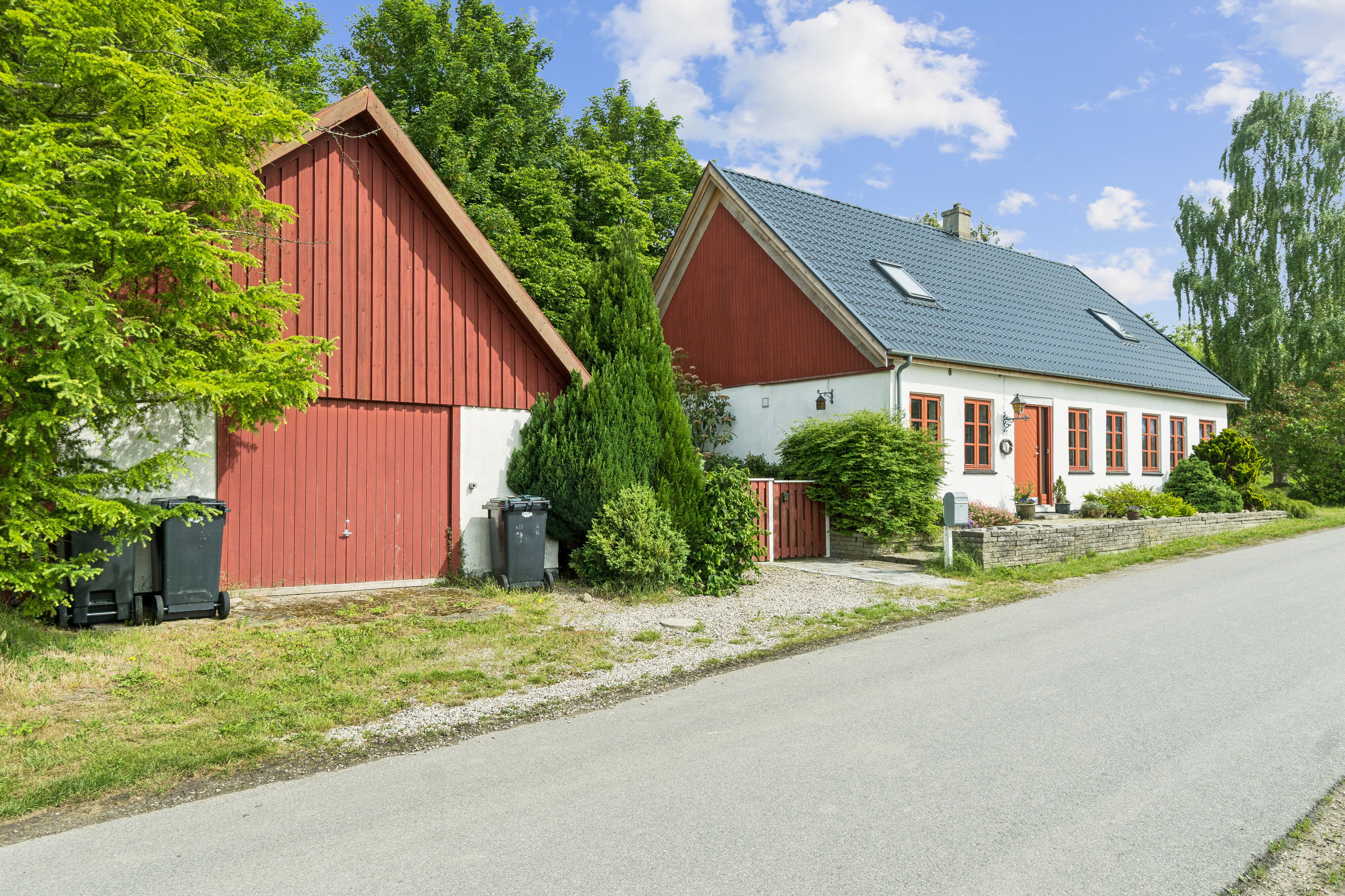 Fremhævet set fra vejen billede i fuldskærmstilstand. Billede af Jellingevej 4, Hyllested, 4261 Dalmose