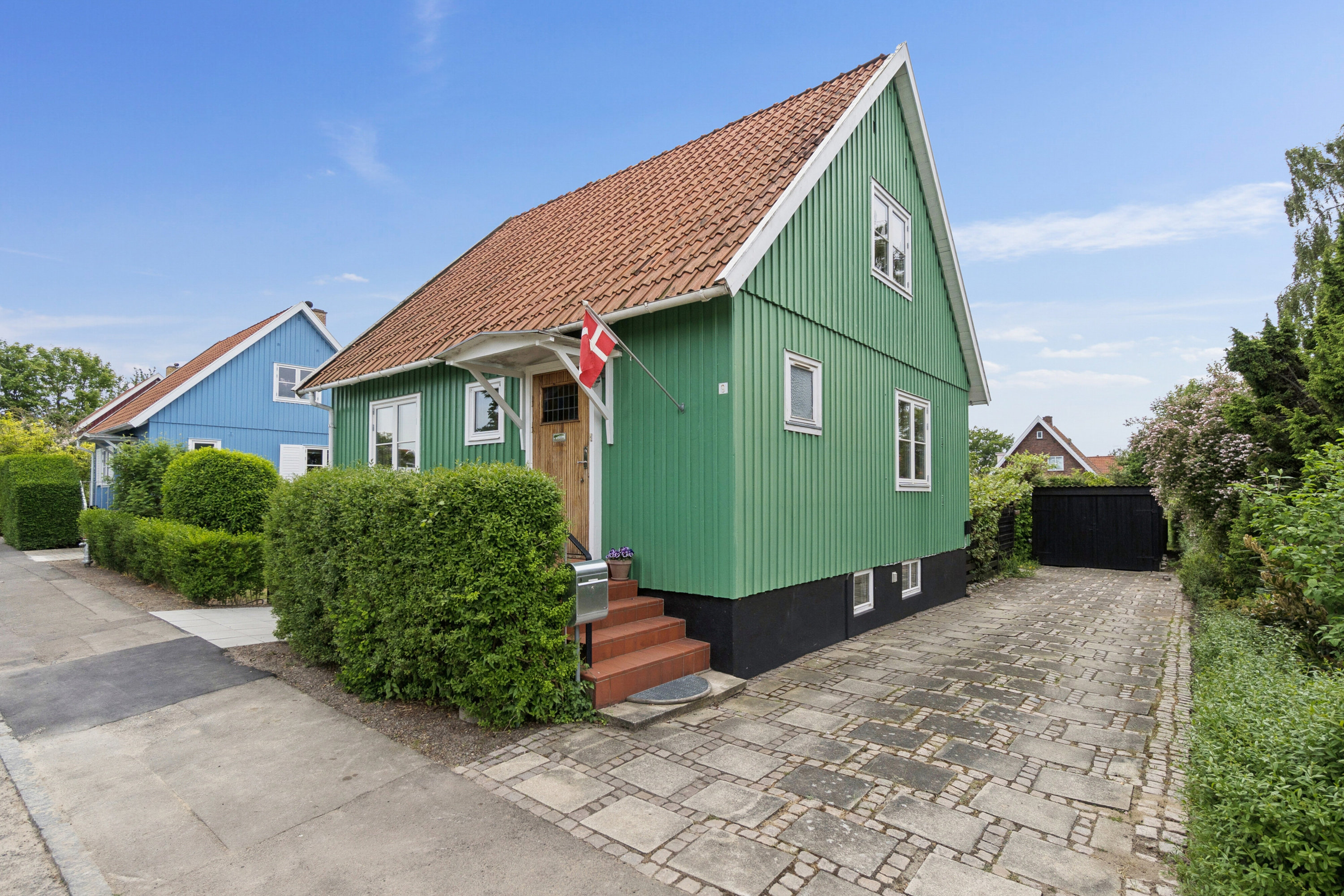 Fremhævet set fra vejen billede i fuldskærmstilstand. Billede af Malmøvej 9, Rønne, 3700 Rønne