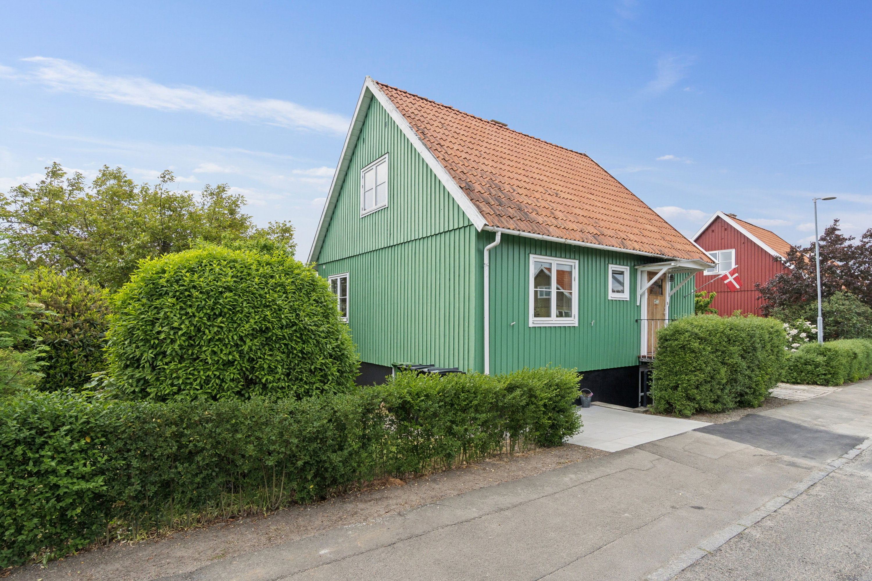 Fremhævet set fra vejen billede i fuldskærmstilstand. Billede af Malmøvej 9, Rønne, 3700 Rønne