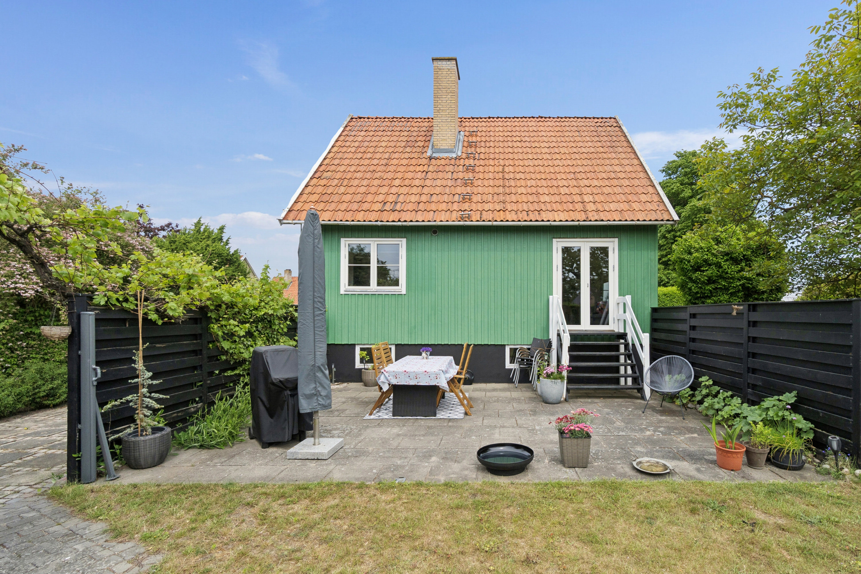 Fremhævet set fra vejen billede i fuldskærmstilstand. Billede af Malmøvej 9, Rønne, 3700 Rønne