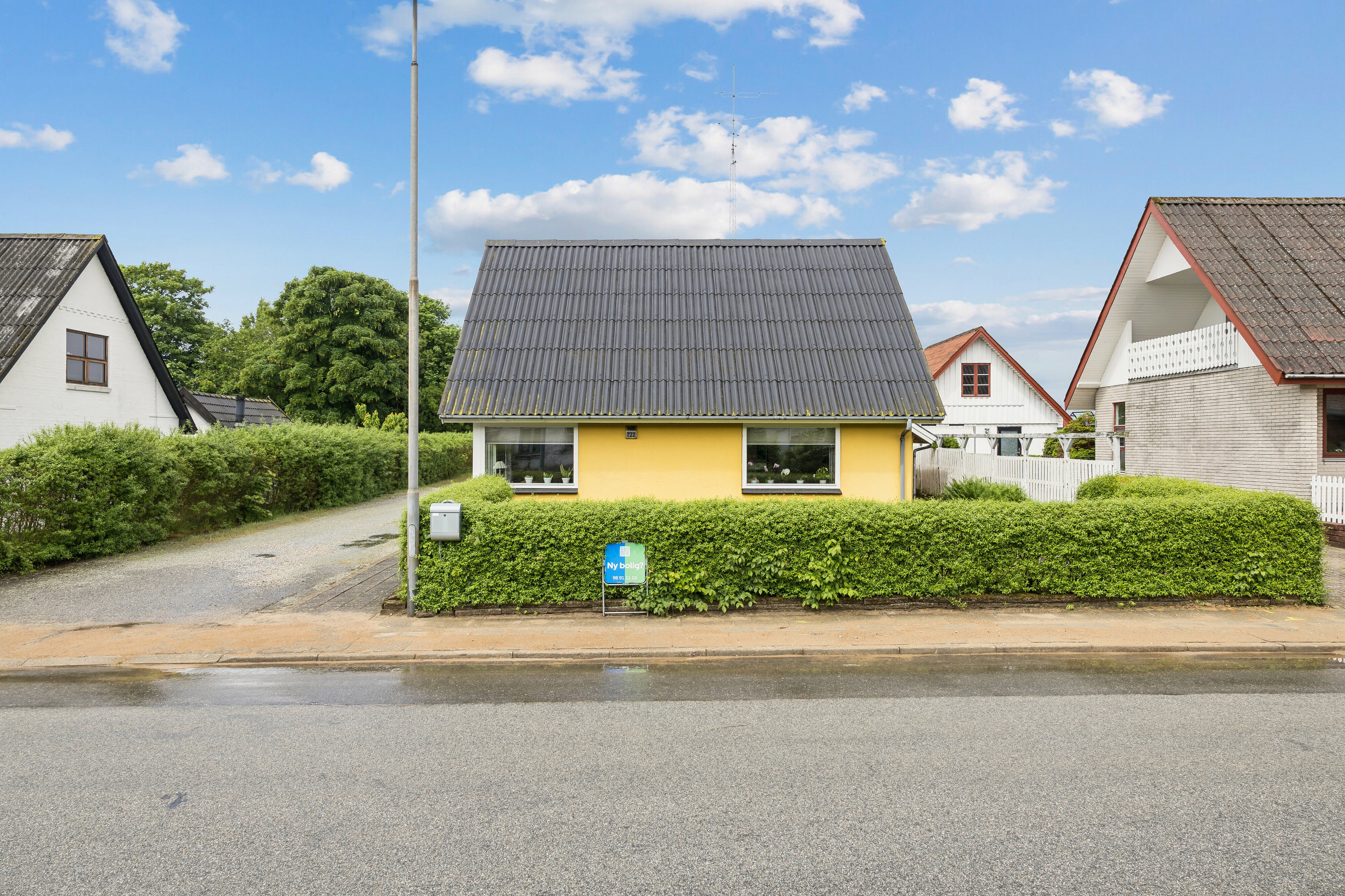 Fremhævet set fra vejen billede i fuldskærmstilstand. Billede af Astrupvej 722, Astrup, 9800 Hjørring