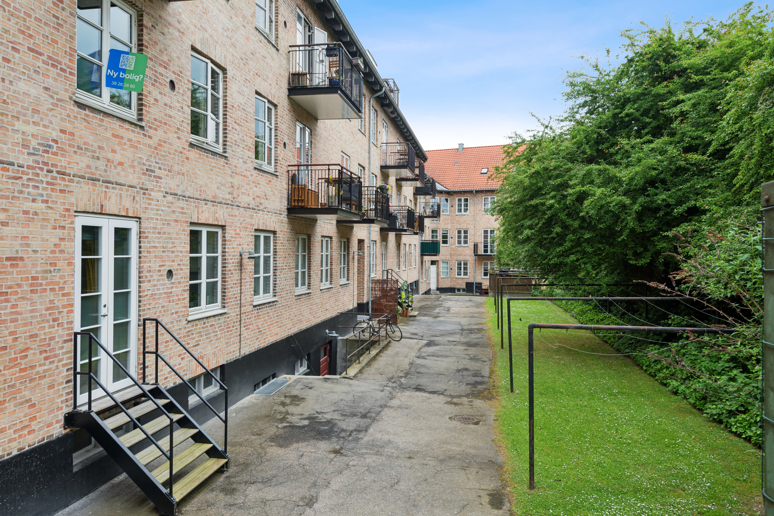 Fremhævet facade billede i fuldskærmstilstand. Billede af Bellahøjvej 146, 1. th., 2720 Vanløse