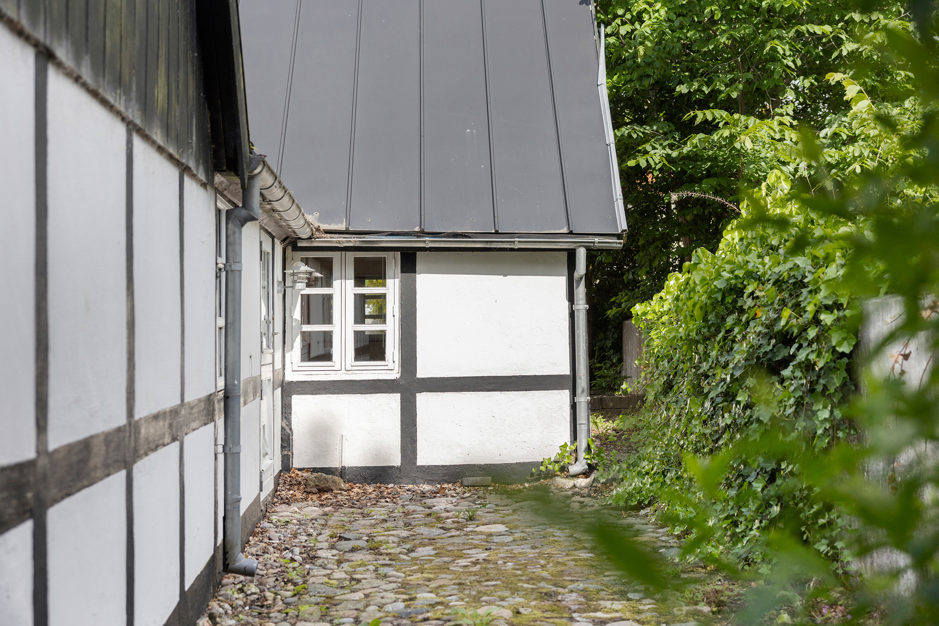 Fremhævet facade billede i fuldskærmstilstand. Billede af Åhavevej 17, Voerså, 9300 Sæby