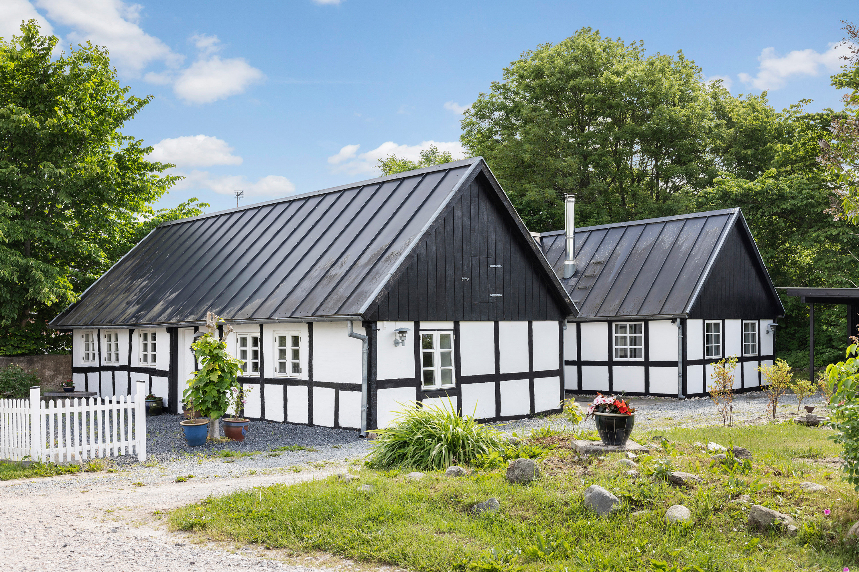 Fremhævet facade billede i fuldskærmstilstand. Billede af Åhavevej 17, Voerså, 9300 Sæby