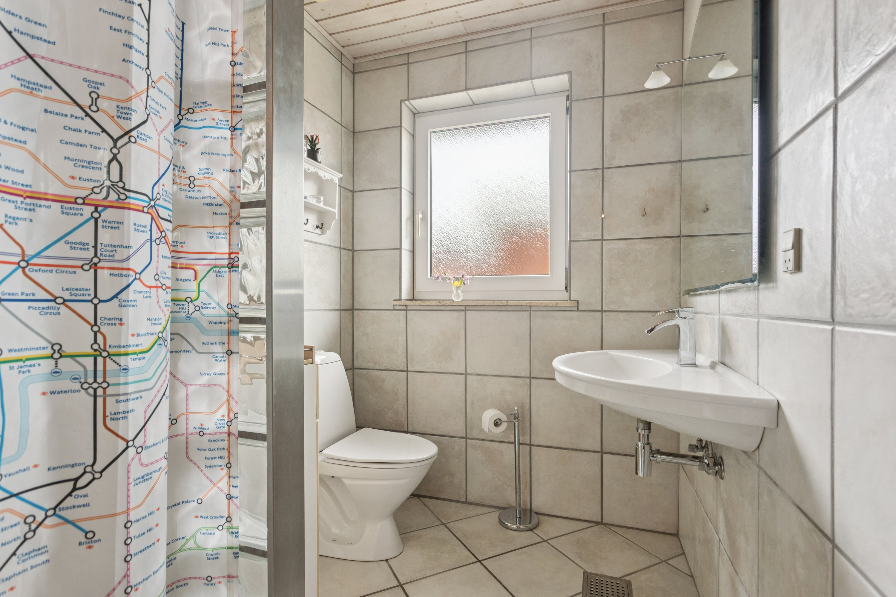 Fremhævet badeværelse billede i fuldskærmstilstand. Billede af Markvænget 10, Dommerby, 7800 Skive