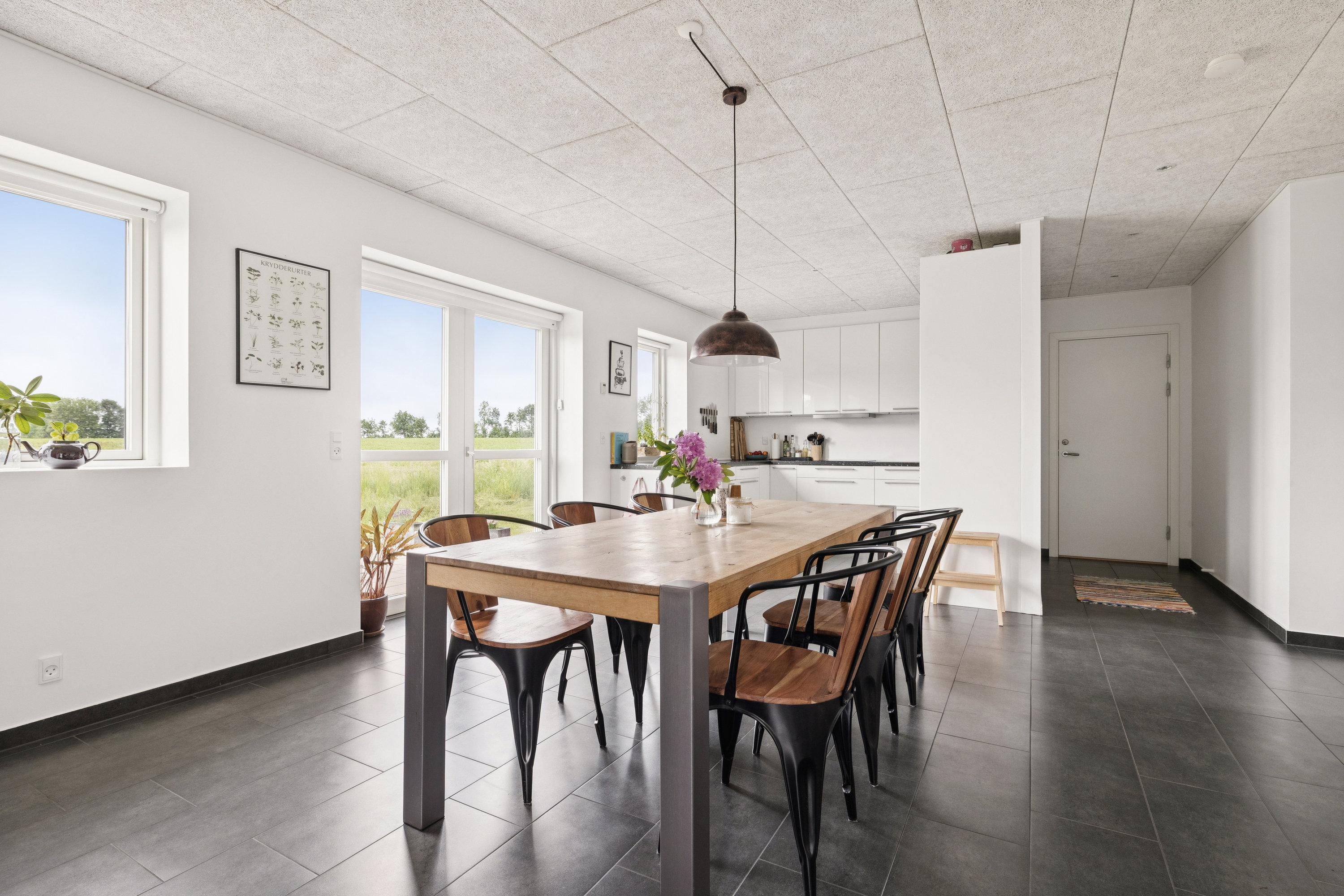 Fremhævet alrum billede i fuldskærmstilstand. Billede af Holmedal 8, Voerladegård, 8660 Skanderborg