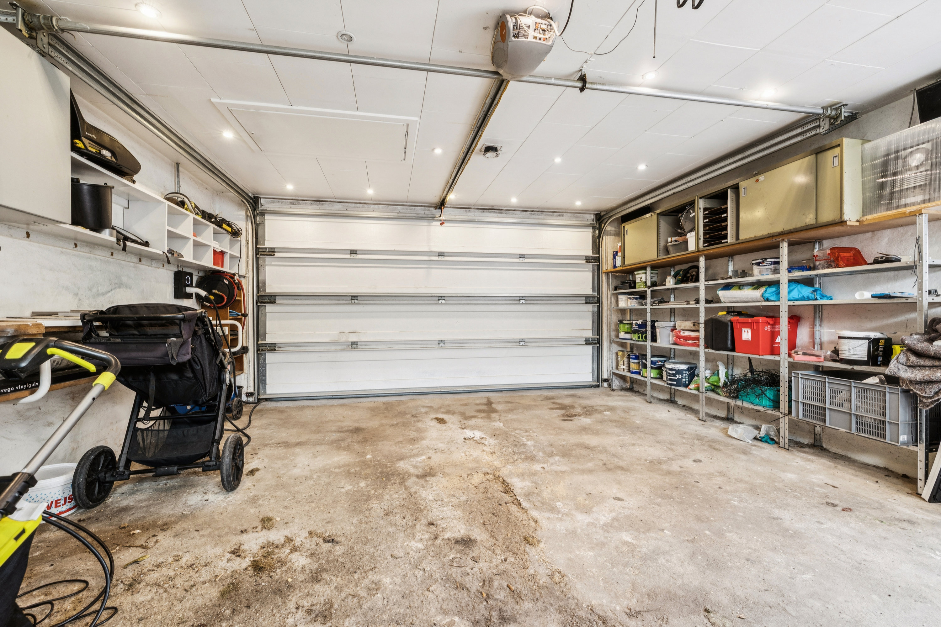 Fremhævet garage billede i fuldskærmstilstand. Billede af Engtoften 6, Virring, 8660 Skanderborg
