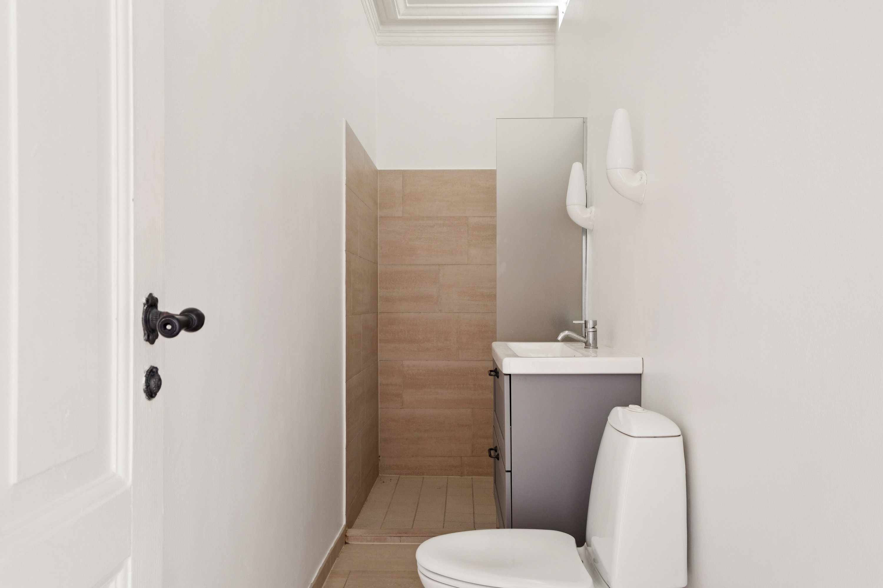 Fremhævet toilet billede i fuldskærmstilstand. Billede af Nygade 67, st.., 4690 Haslev