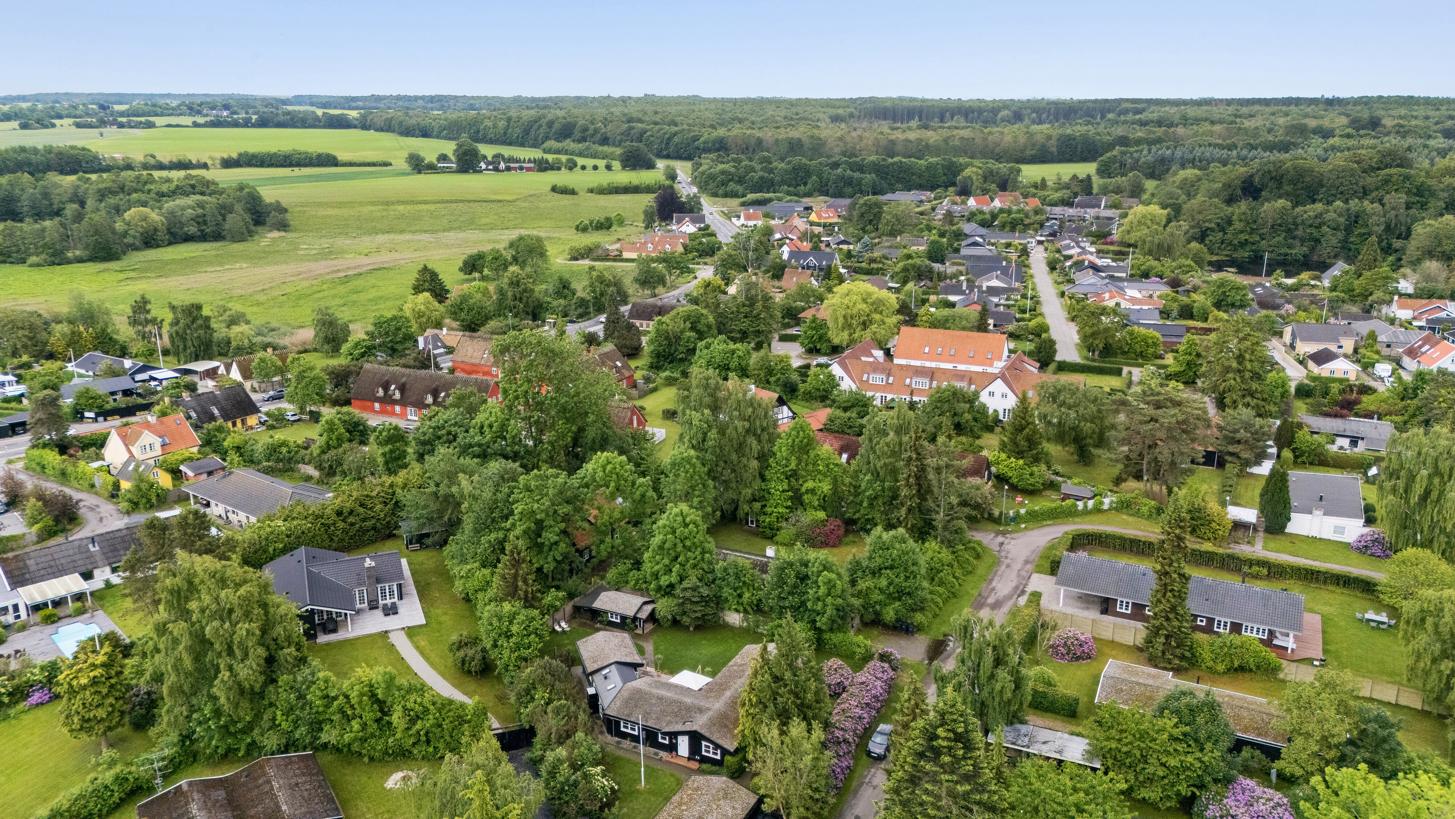 Fremhævet luftfoto billede i fuldskærmstilstand. Billede af Ringgårdsvej 14, 3100 Hornbæk