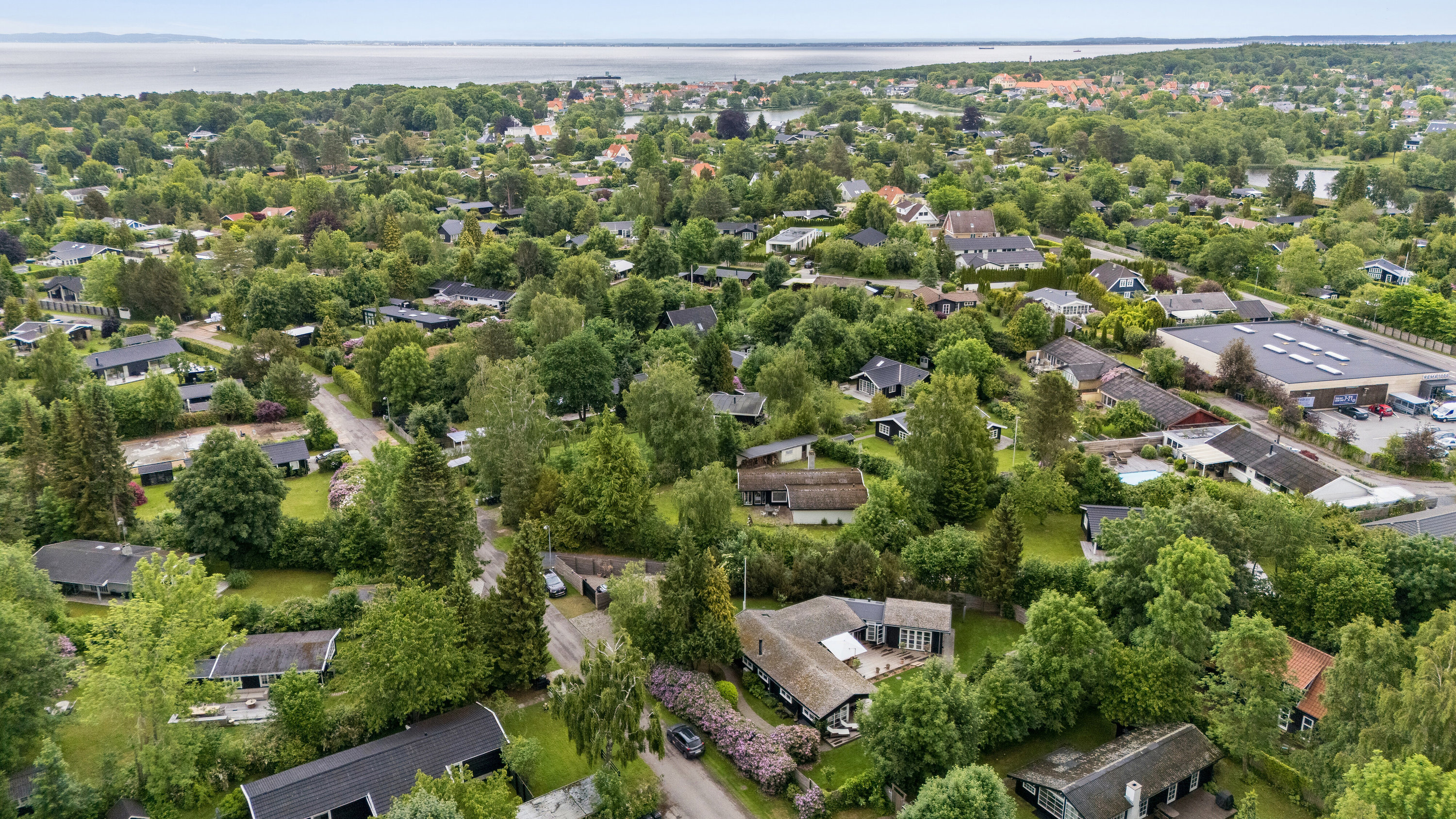 Fremhævet luftfoto billede i fuldskærmstilstand. Billede af Ringgårdsvej 14, 3100 Hornbæk