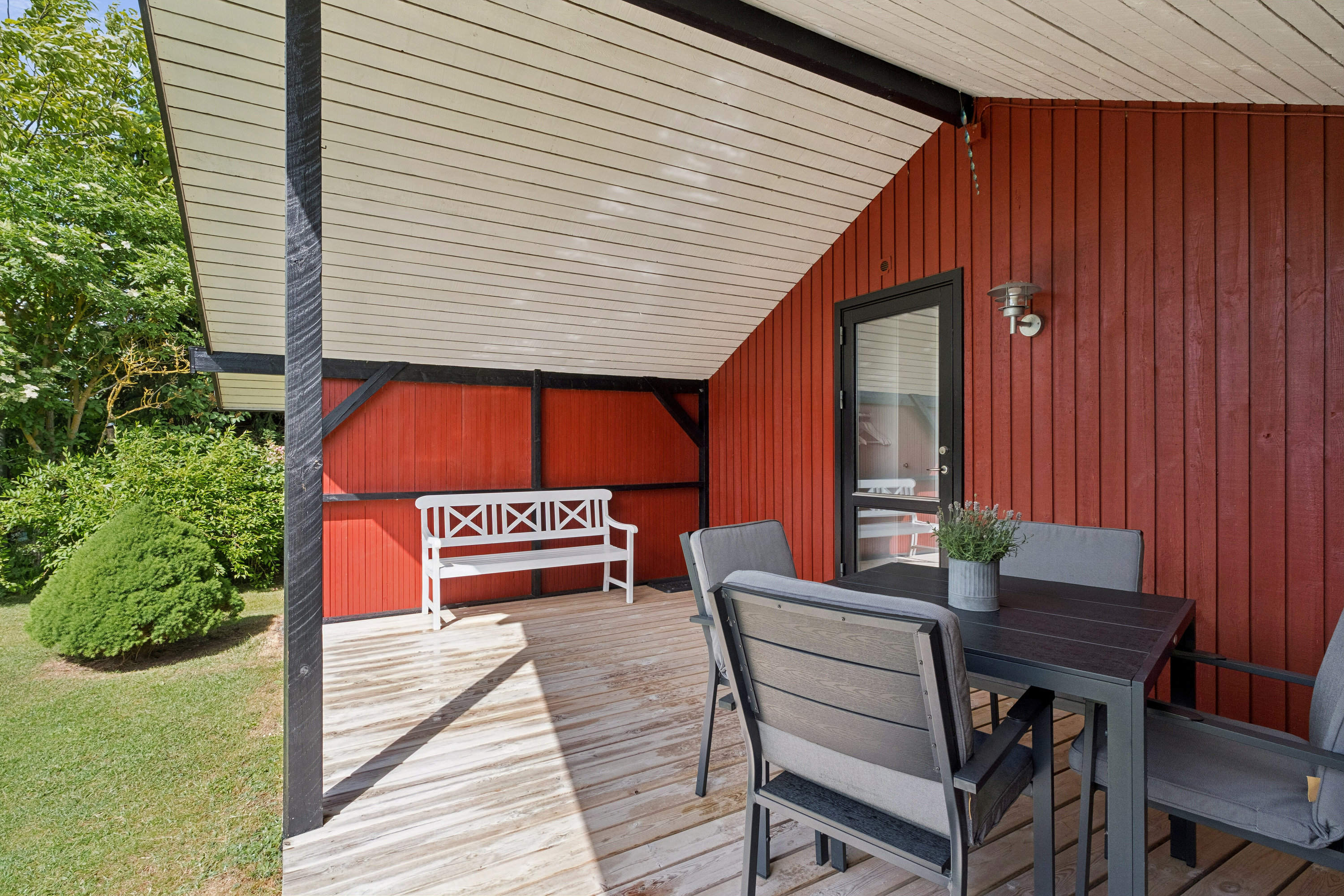 Fremhævet overdækket terrasse billede i fuldskærmstilstand. Billede af Primulavej 16, Bønsvig Str, 4720 Præstø