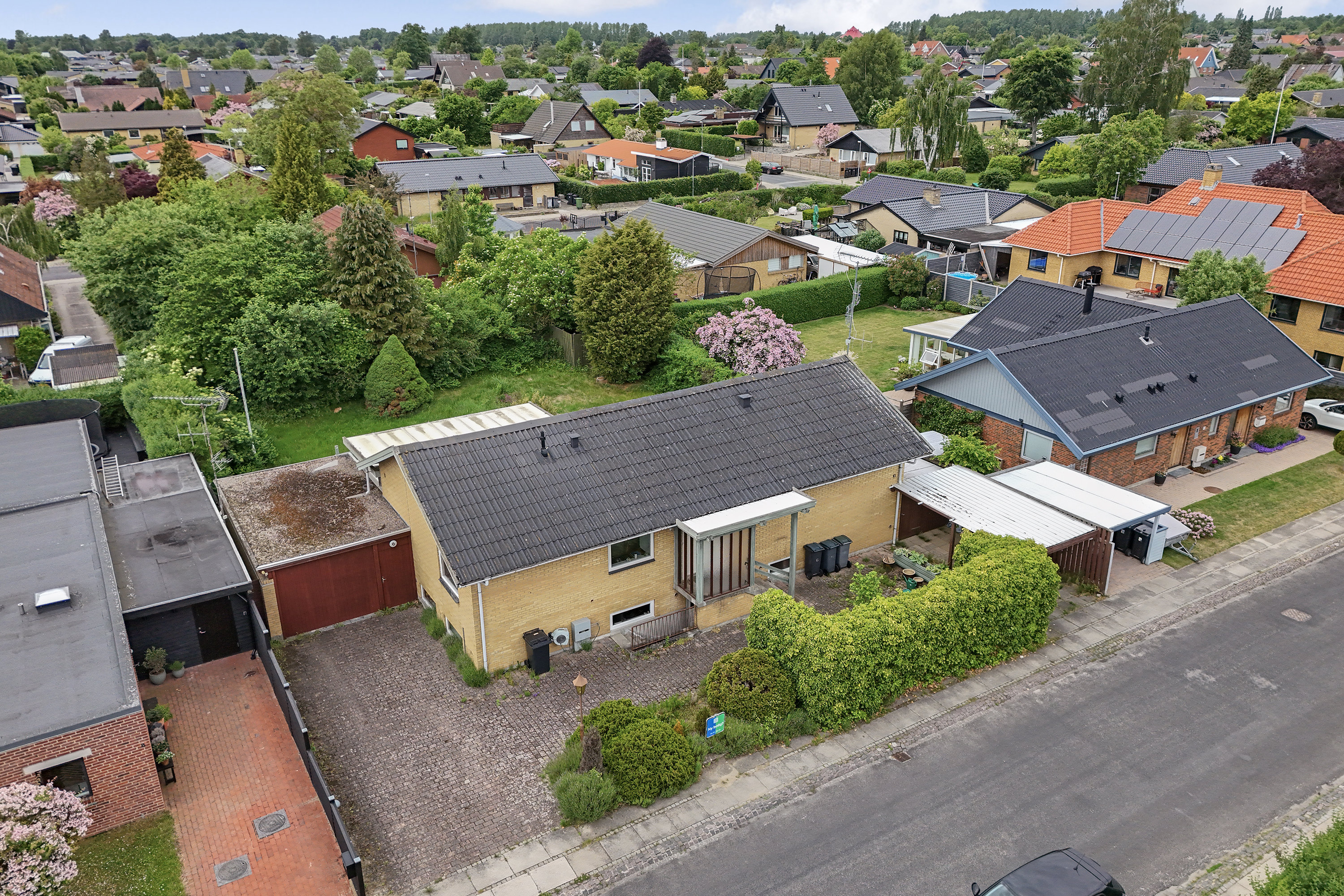 Fremhævet facade billede i fuldskærmstilstand. Billede af Stensbyvej 6, 2740 Skovlunde