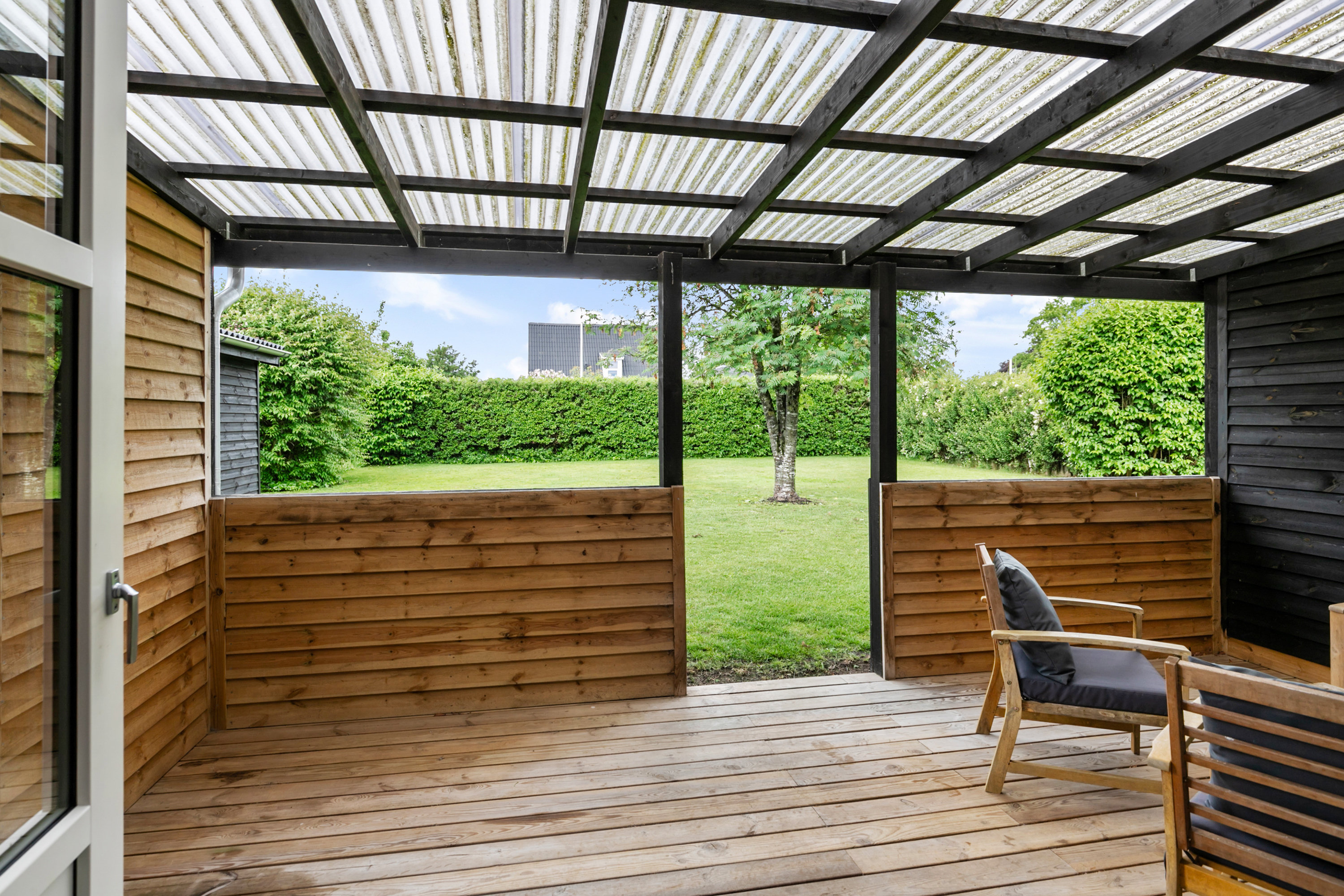 Fremhævet overdækket terrasse billede i fuldskærmstilstand. Billede af Klokkehøj 5, 9760 Vrå