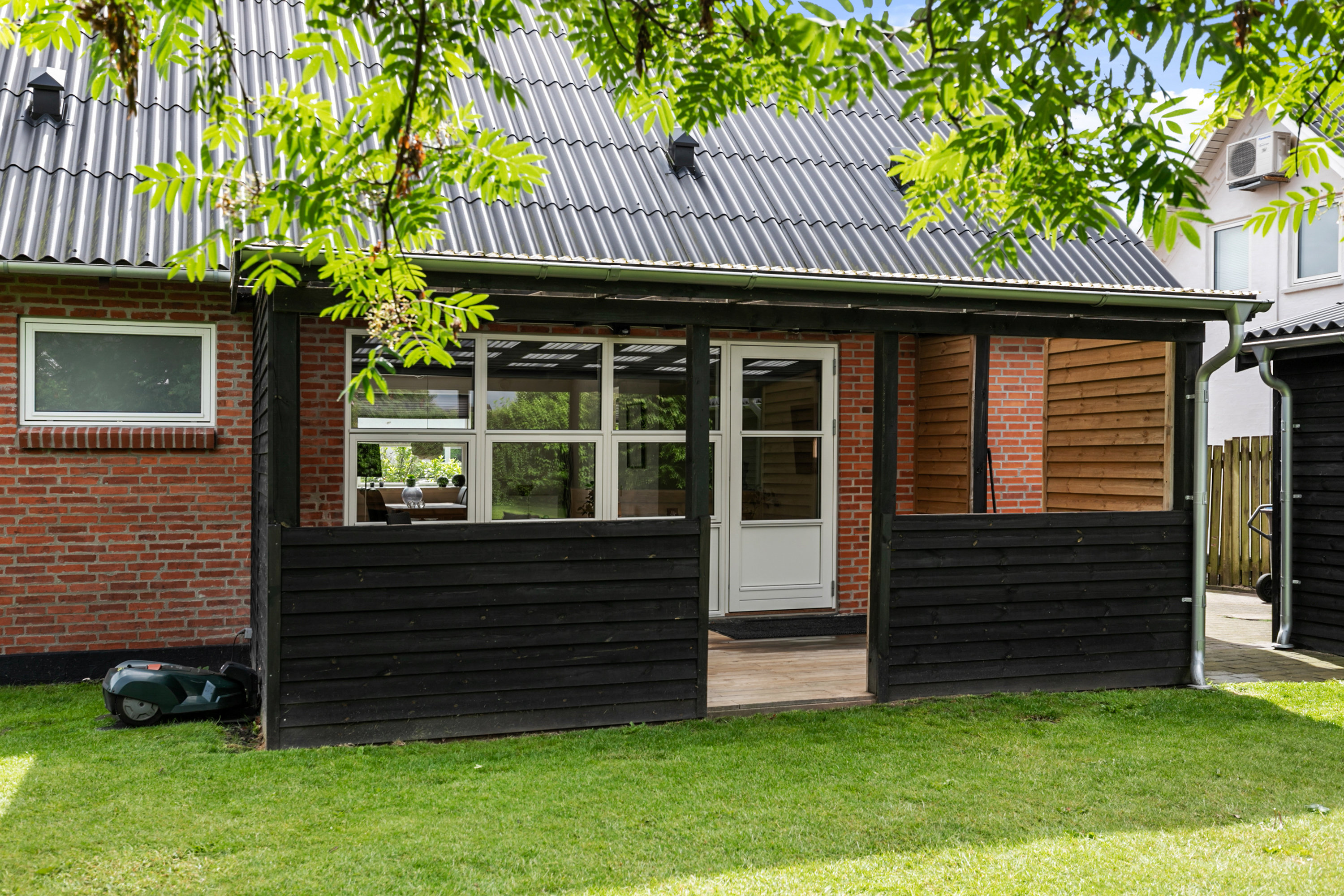 Fremhævet overdækket terrasse billede i fuldskærmstilstand. Billede af Klokkehøj 5, 9760 Vrå