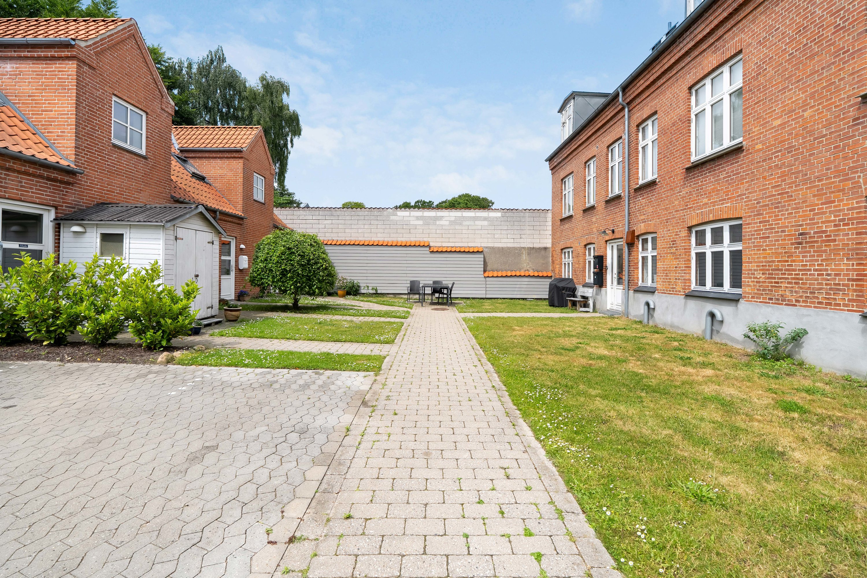 Fremhævet facade billede i fuldskærmstilstand. Billede af Københavnsvej 6F, 3400 Hillerød