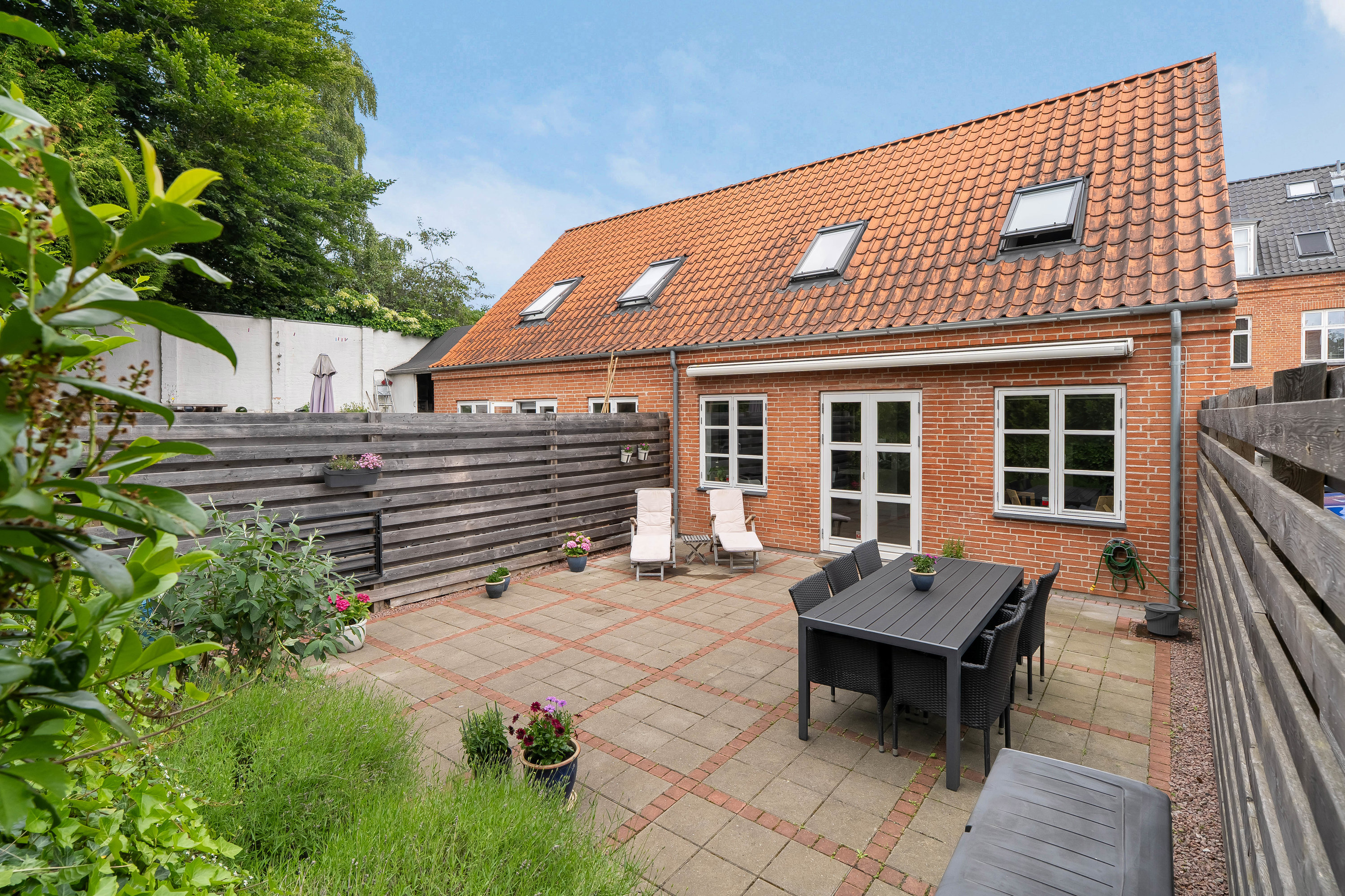 Fremhævet terrasse billede i fuldskærmstilstand. Billede af Københavnsvej 6F, 3400 Hillerød