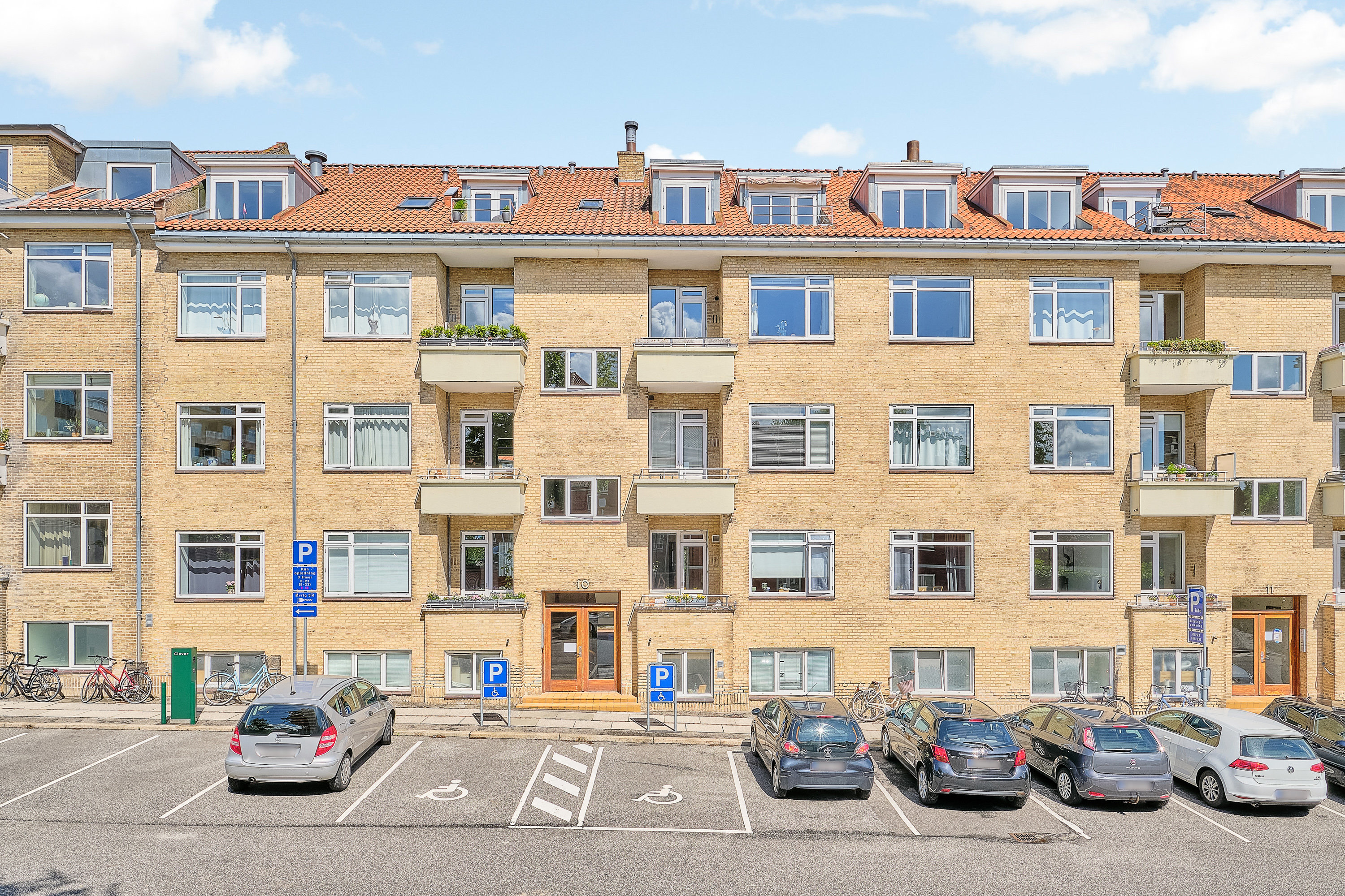 Fremhævet facade billede i fuldskærmstilstand. Billede af Kildegården 10, 2. th., 8000 Aarhus C