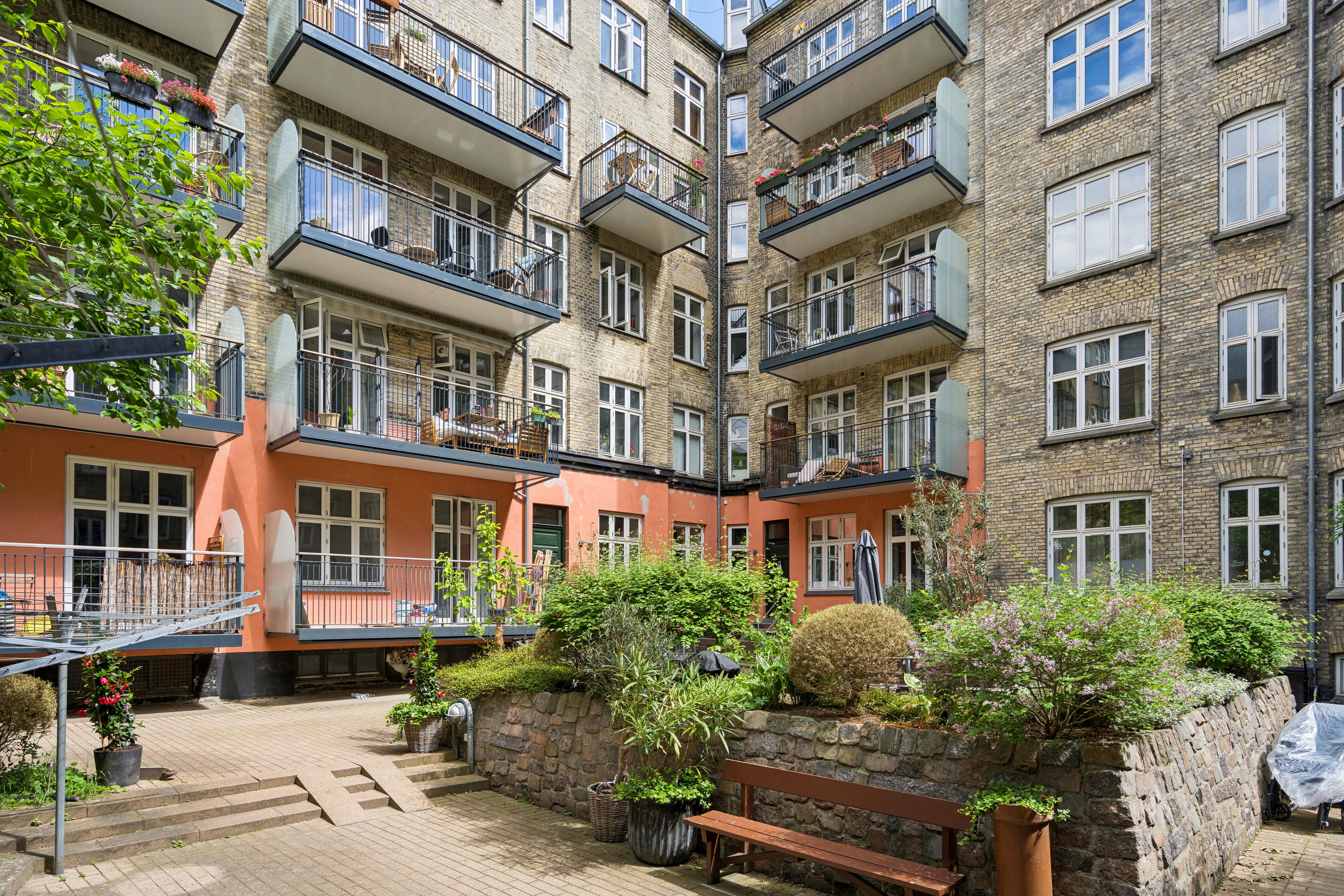 Fremhævet gårdmiljø billede i fuldskærmstilstand. Billede af Saltholmsvej 6, 2. tv., 2300 København S