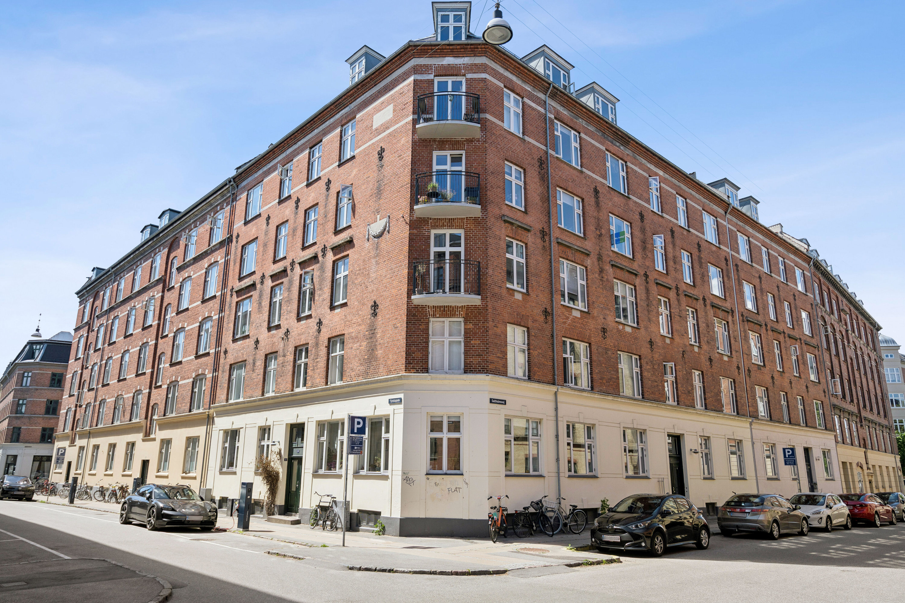 Fremhævet facade billede i fuldskærmstilstand. Billede af Saltholmsvej 6, 2. tv., 2300 København S