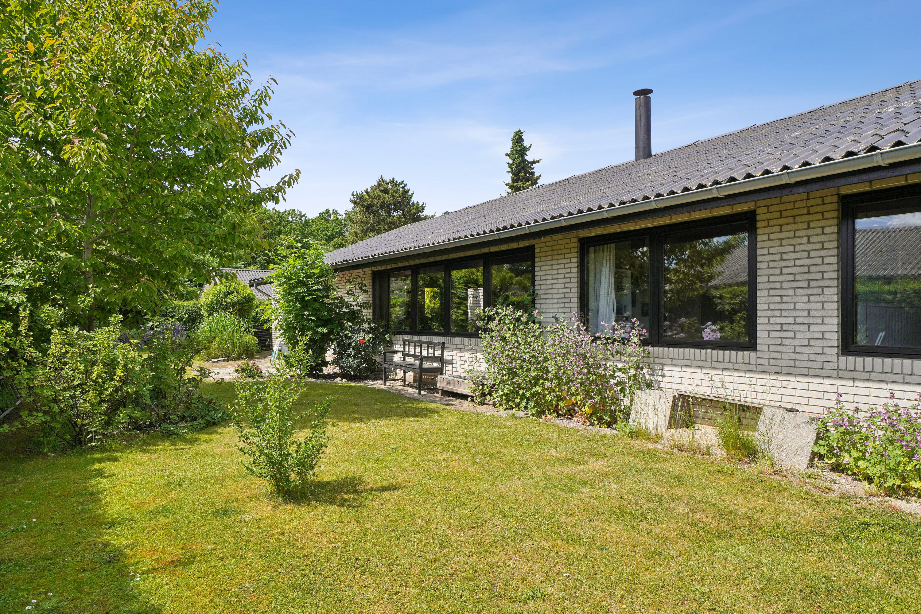 Fremhævet set fra haven billede i fuldskærmstilstand. Billede af Lodager 52, 2620 Albertslund