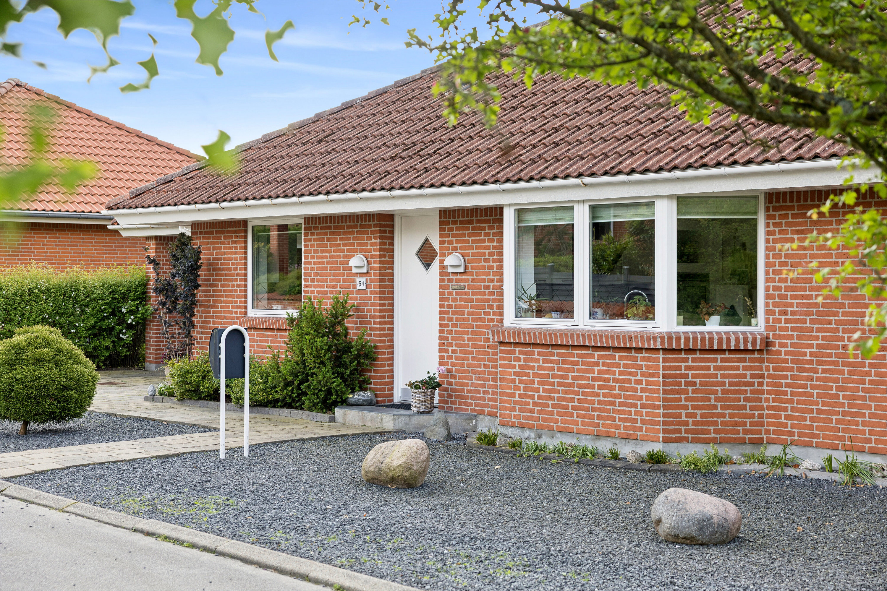 Fremhævet set fra vejen billede i fuldskærmstilstand. Billede af Bæktoften 54, 9800 Hjørring