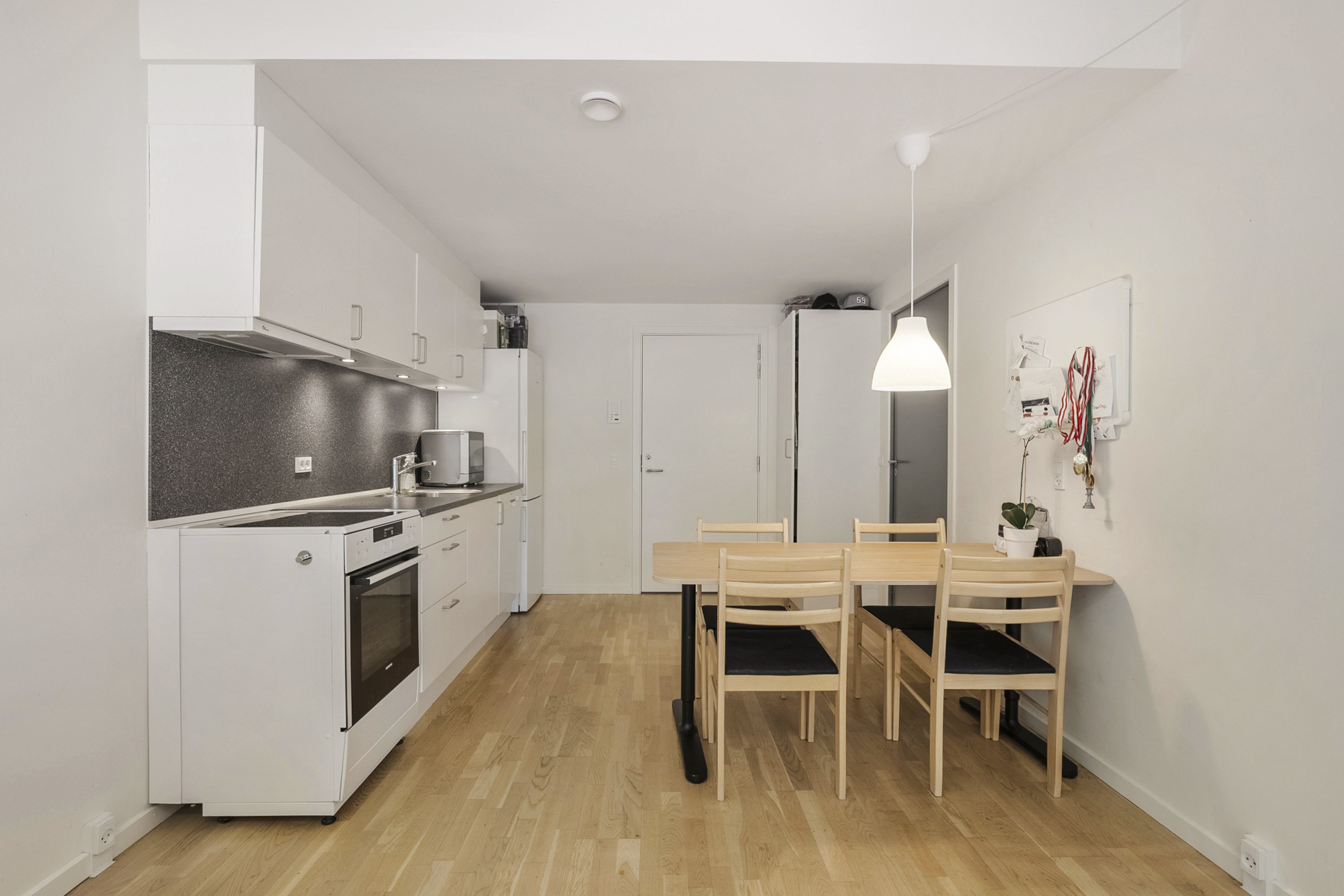 Fremhævet spisekøkken billede i fuldskærmstilstand. Billede af Østre Stationsvej 39A, st.. 2., 5000 Odense C
