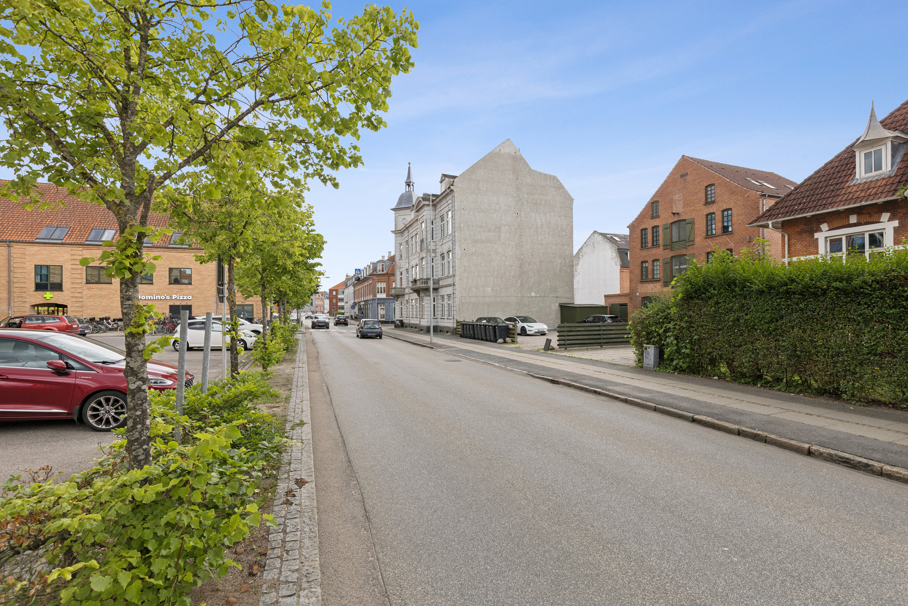 Fremhævet udendørs billede i fuldskærmstilstand. Billede af Sdr.Stationsvej 25, 1. th., 4200 Slagelse