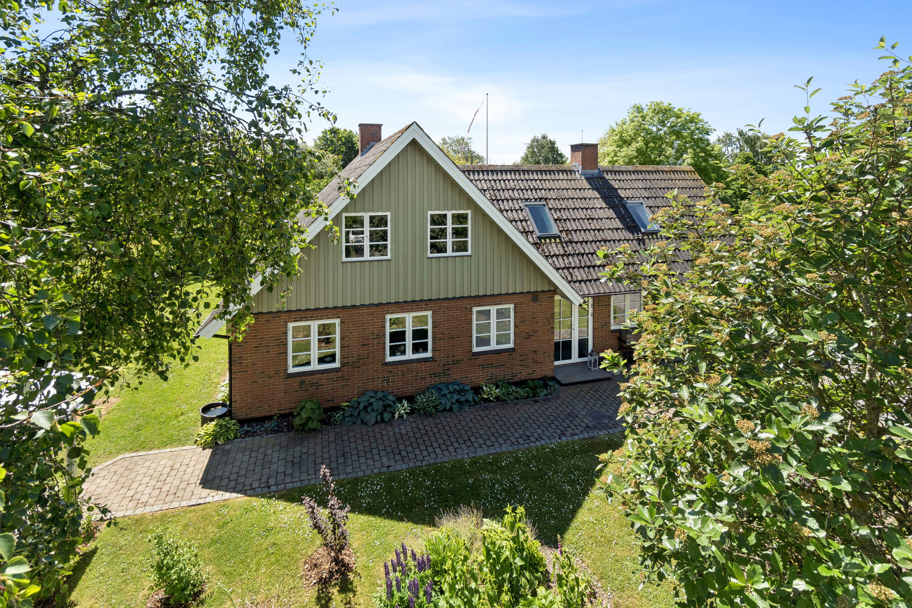 Fremhævet set fra haven billede i fuldskærmstilstand. Billede af Pederskervejen 61, 3720 Aakirkeby