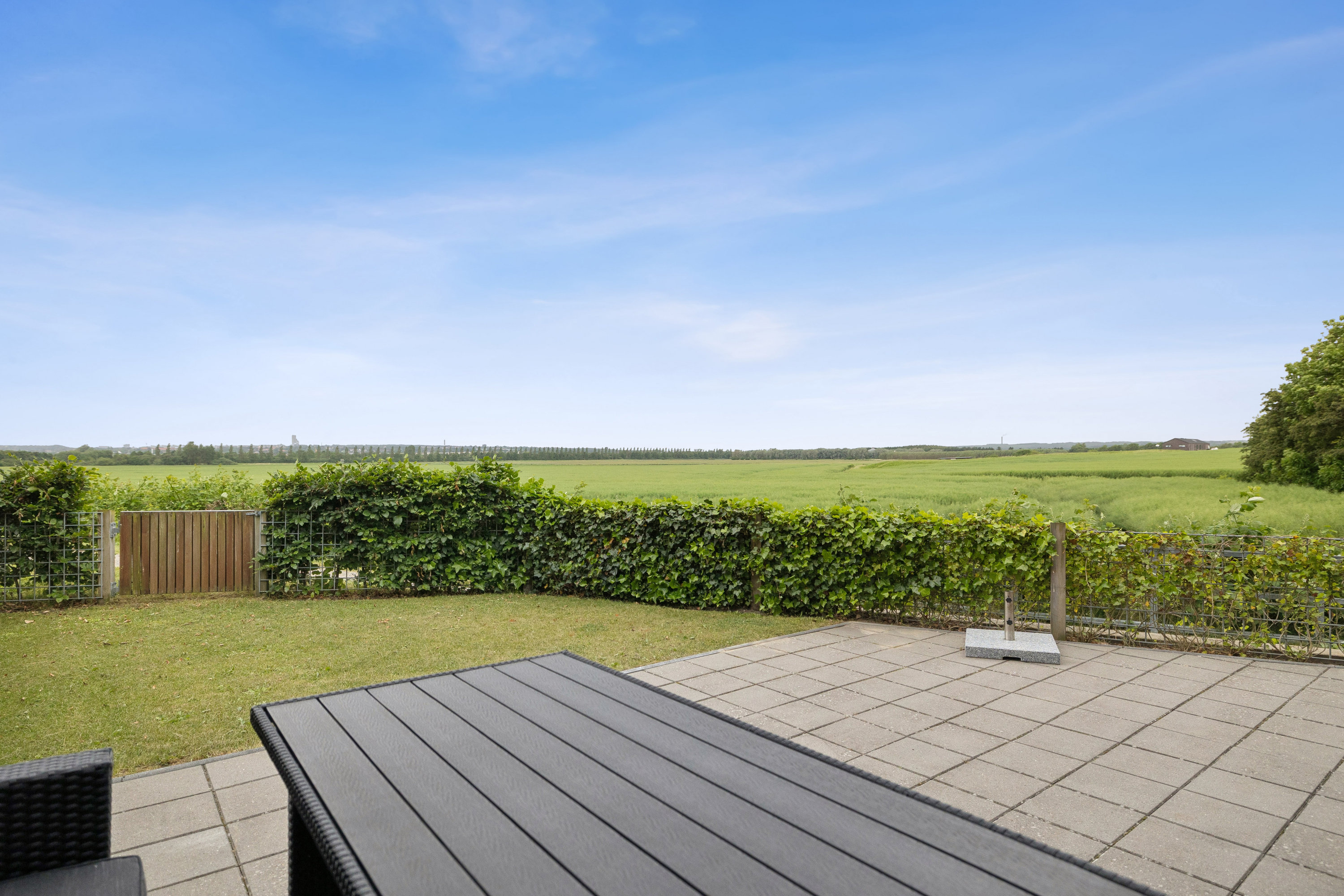Fremhævet terrasse billede i fuldskærmstilstand. Billede af Egå Engvej 58, 8250 Egå