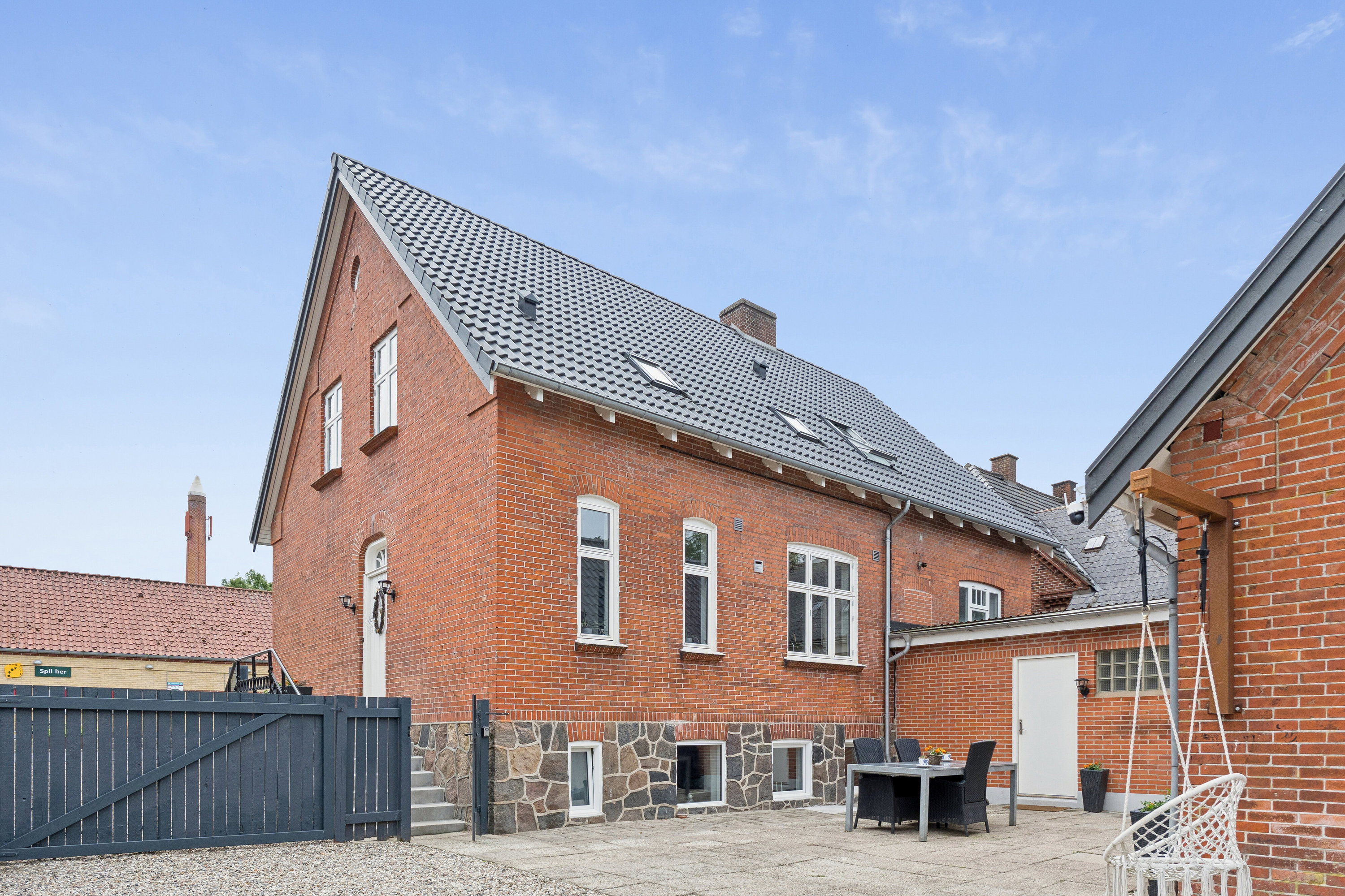 Fremhævet set fra vejen billede i fuldskærmstilstand. Billede af Stationsvej 13, 5771 Stenstrup
