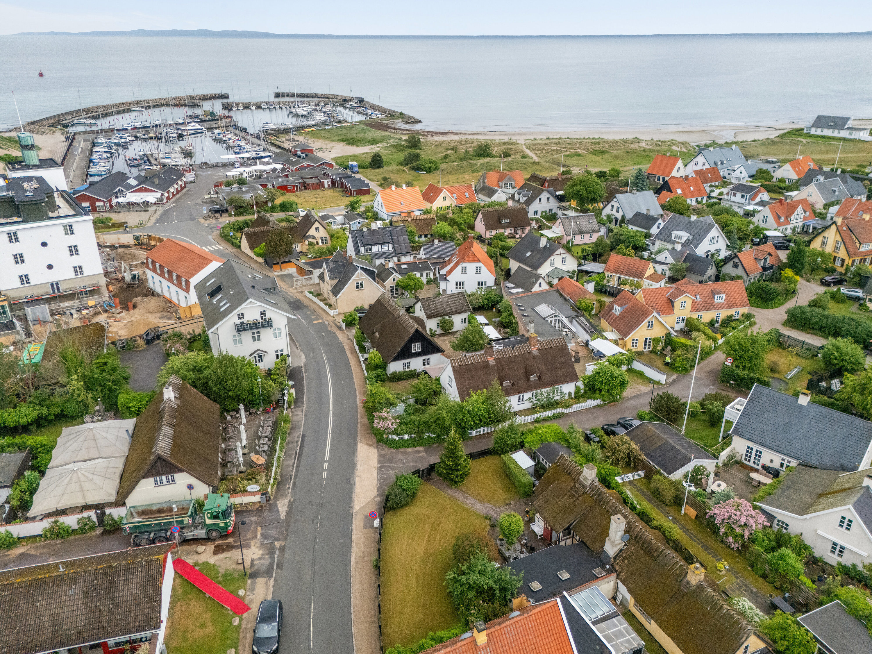 Fremhævet luftfoto billede i fuldskærmstilstand. Billede af Havnevej 12, 3100 Hornbæk