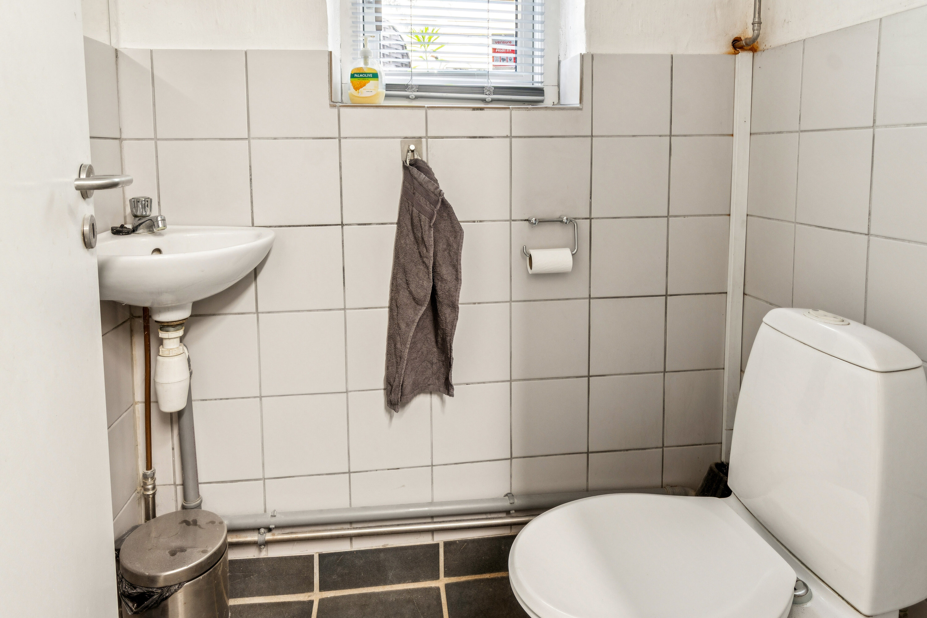 Fremhævet toilet billede i fuldskærmstilstand. Billede af Nørremarksvej 13, 2650 Hvidovre