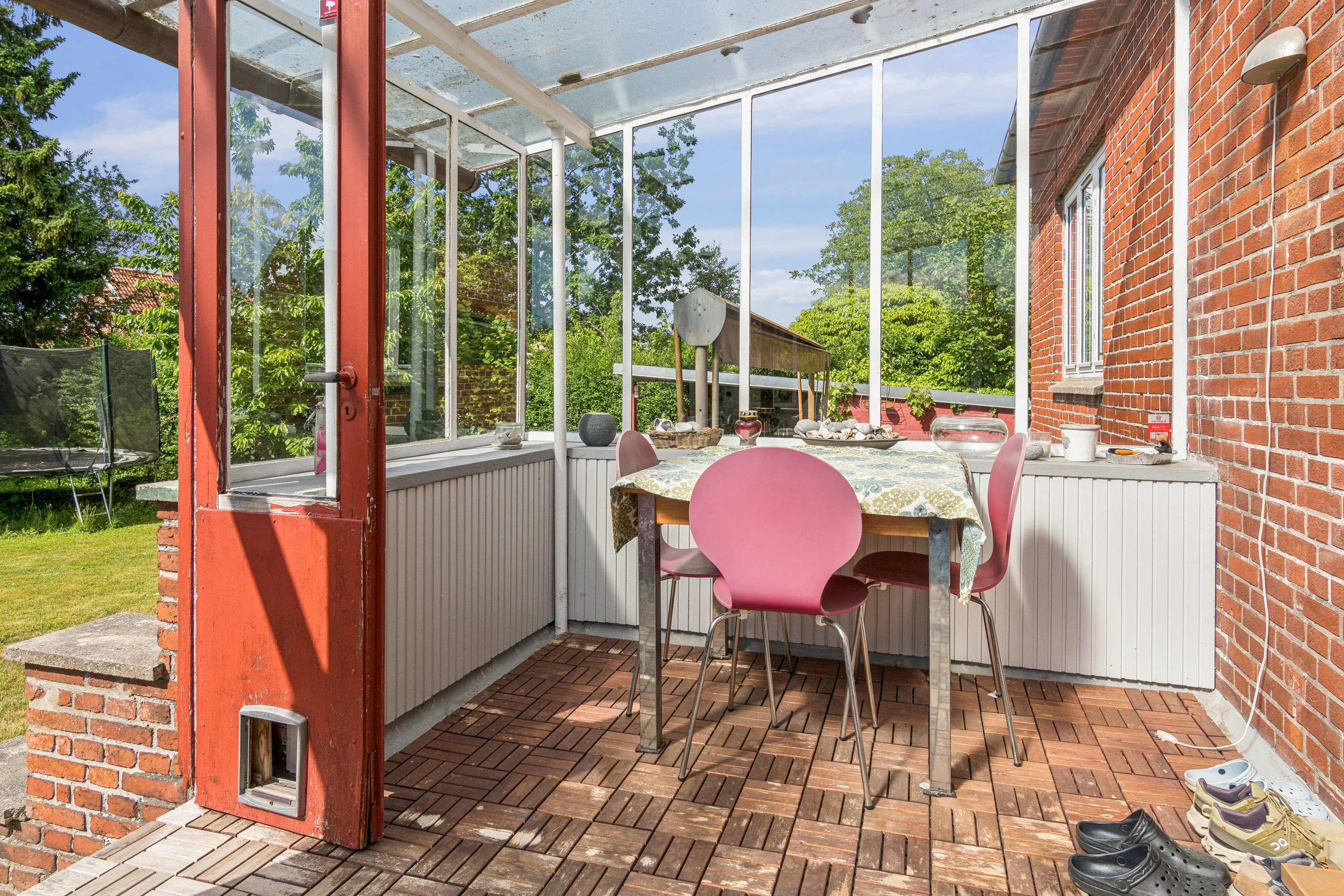 Fremhævet terrasse billede i fuldskærmstilstand. Billede af Nørremarksvej 13, 2650 Hvidovre