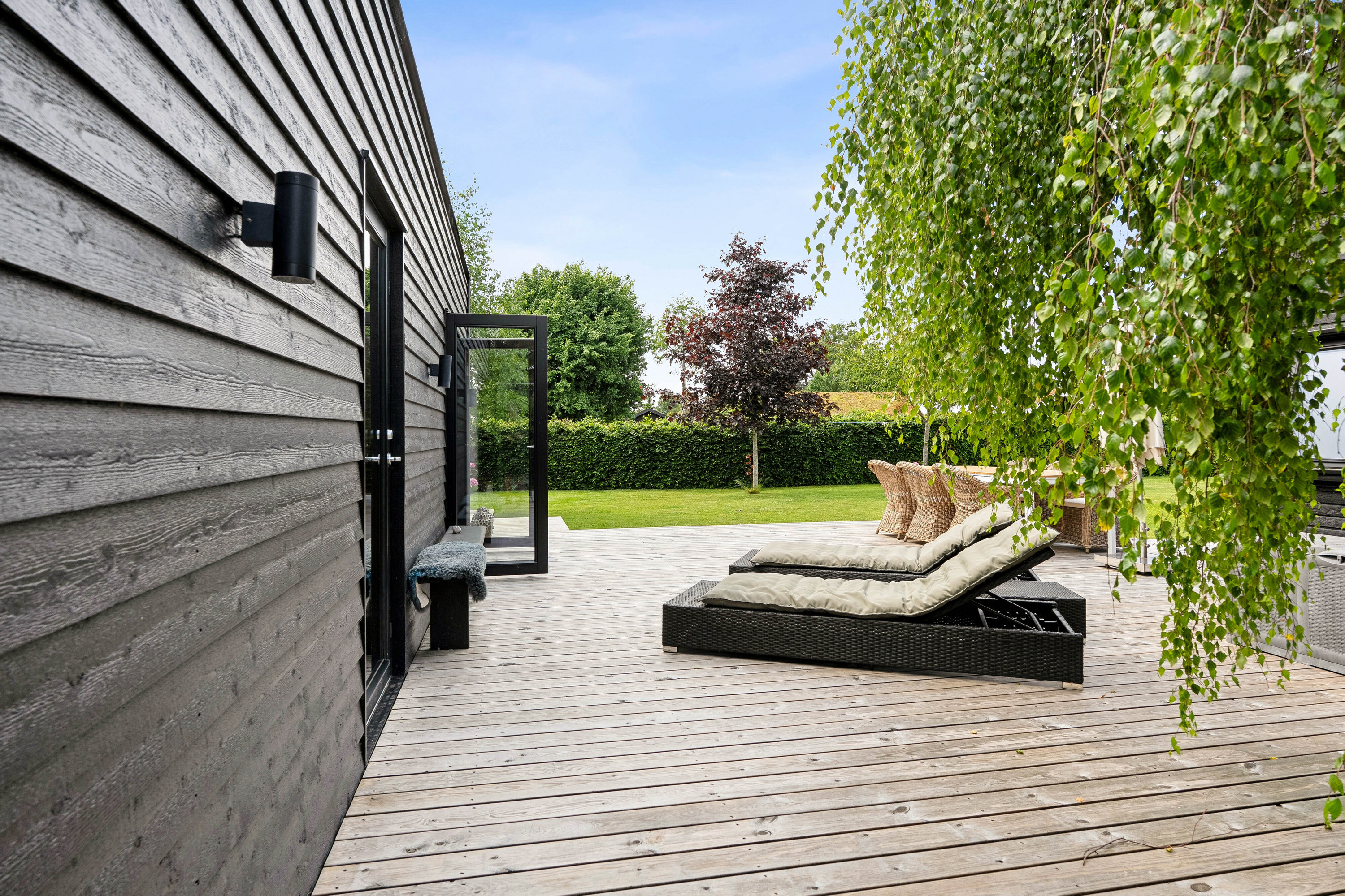 Fremhævet terrasse billede i fuldskærmstilstand. Billede af Tennisvej 5, 3100 Hornbæk