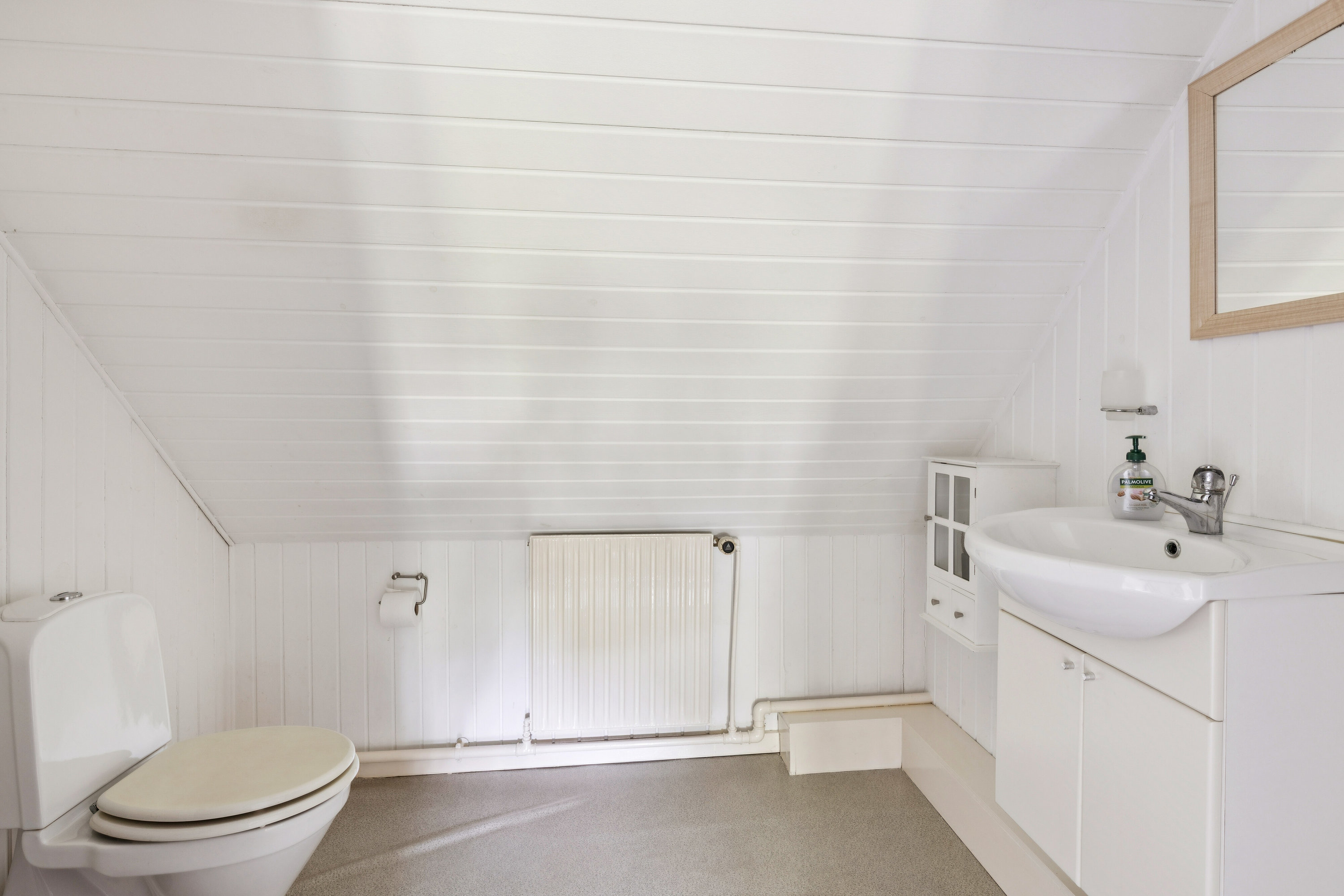 Fremhævet toilet billede i fuldskærmstilstand. Billede af Langetoftevej 1, Agerup, 4700 Næstved
