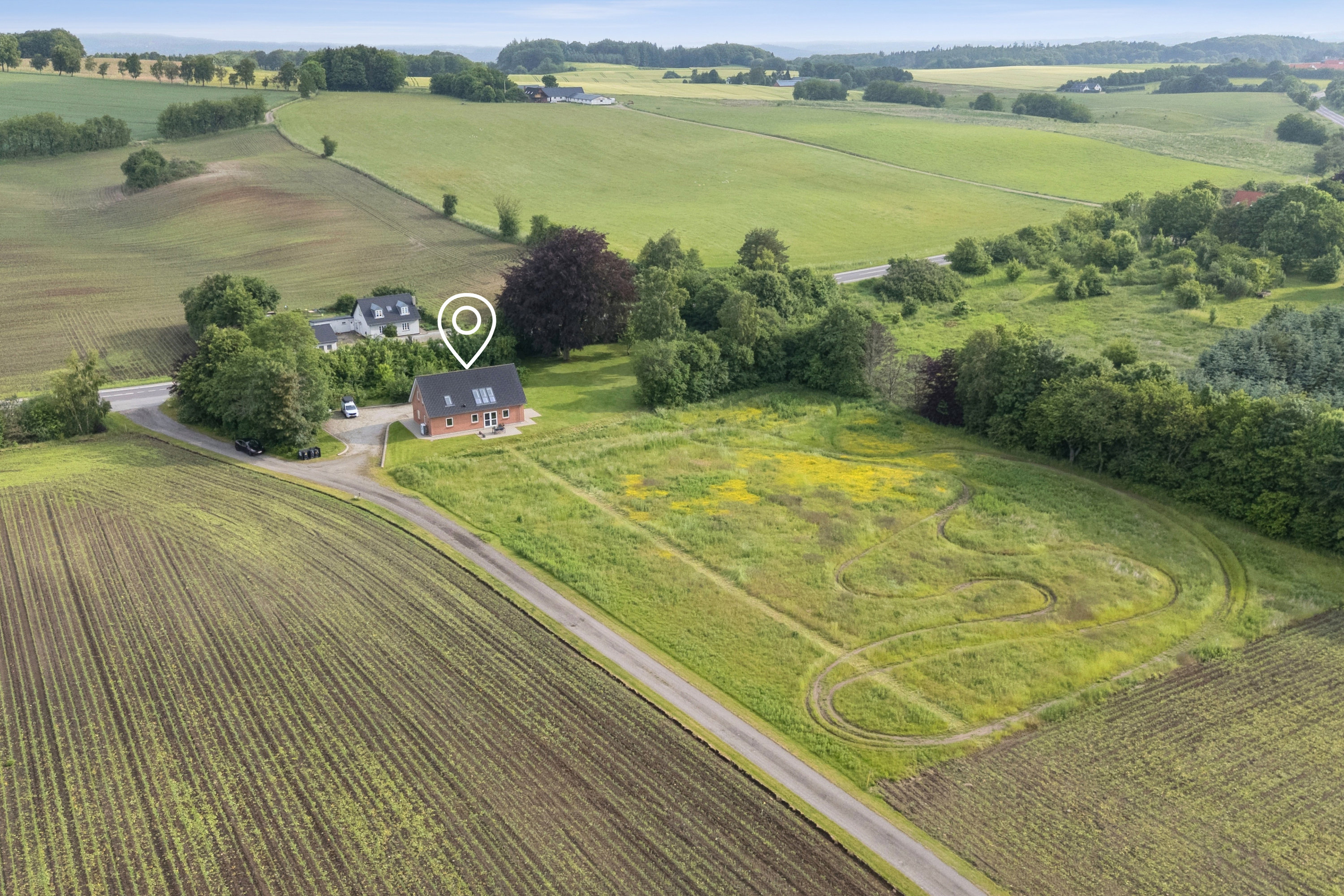 Fremhævet luftfoto billede i fuldskærmstilstand. Billede af Holmedal 8, Voerladegård, 8660 Skanderborg